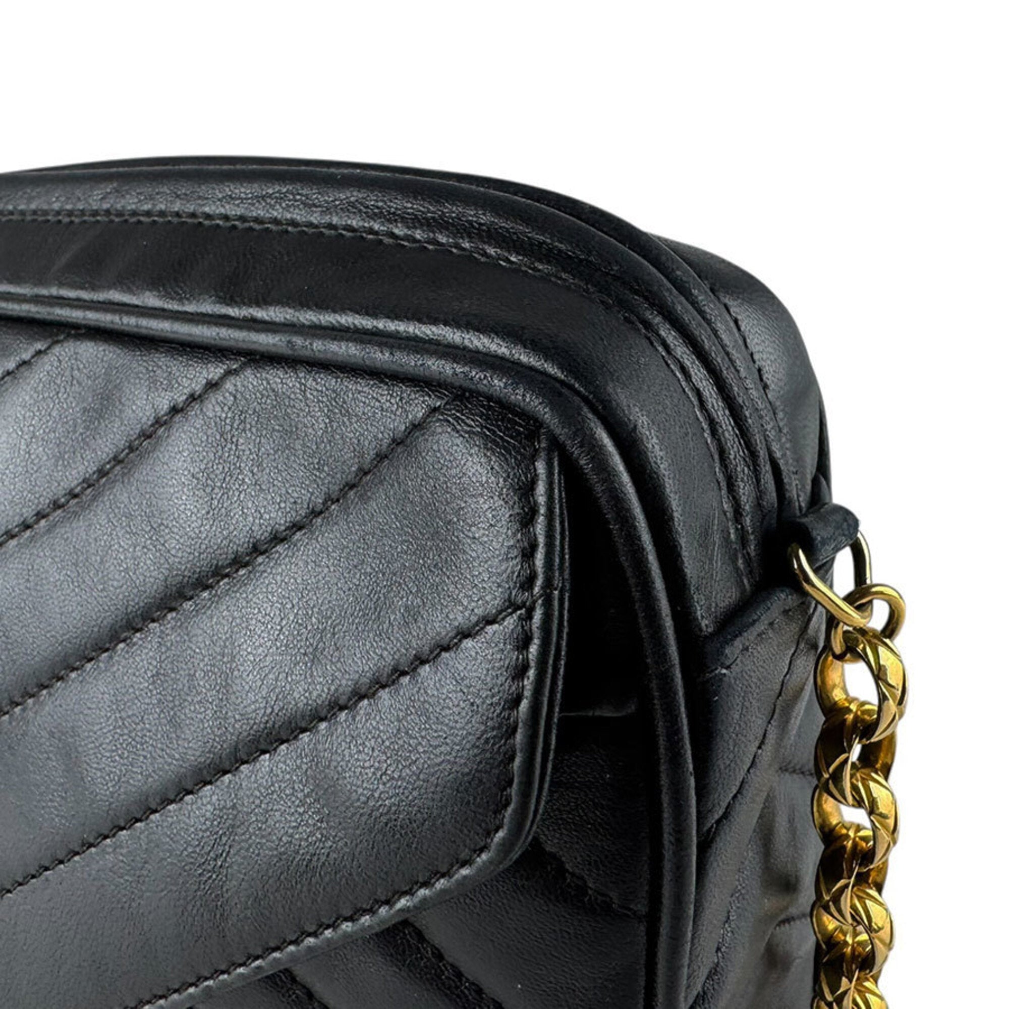 Chanel Black Leather Shoulder Bag (Pre-Owned)