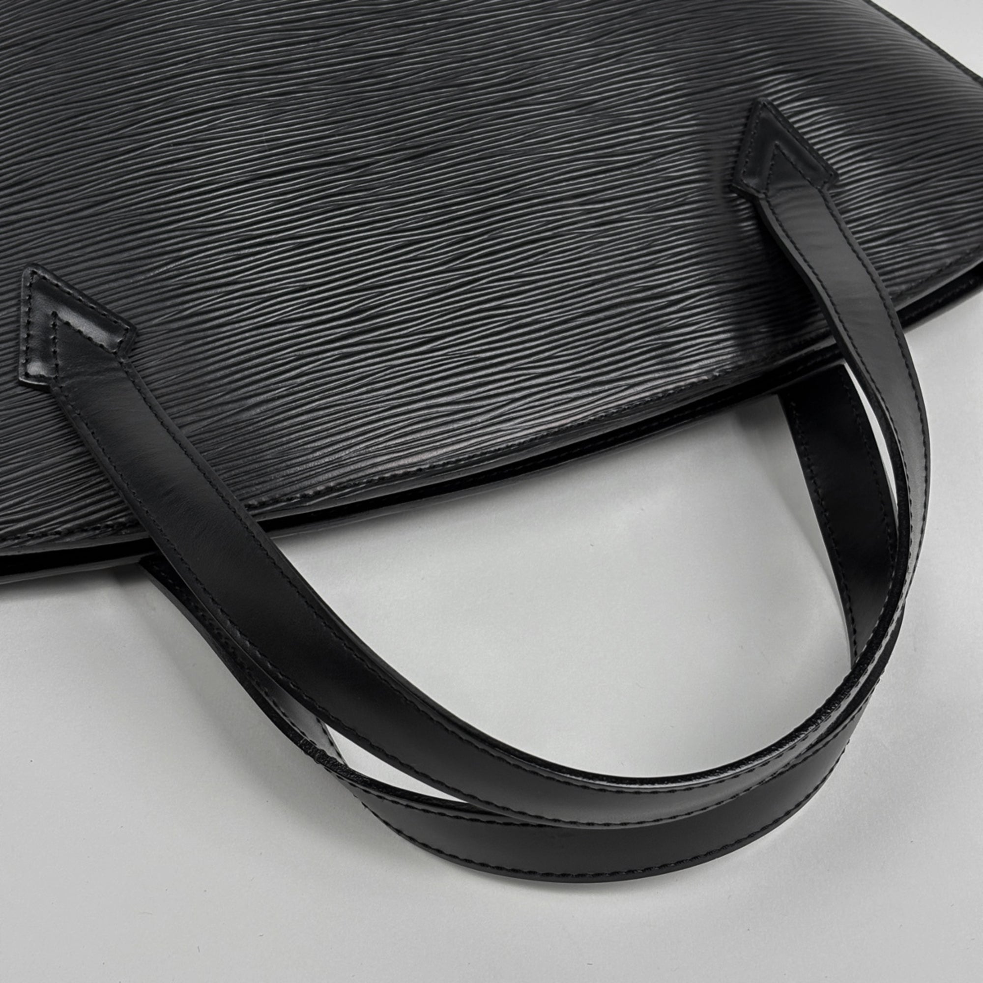 Louis Vuitton Black Noir Epi Leather Handbag (Pre-Owned)