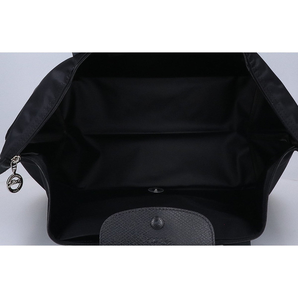 Longchamp Black Nylon Tote Bag (Pre-Owned)