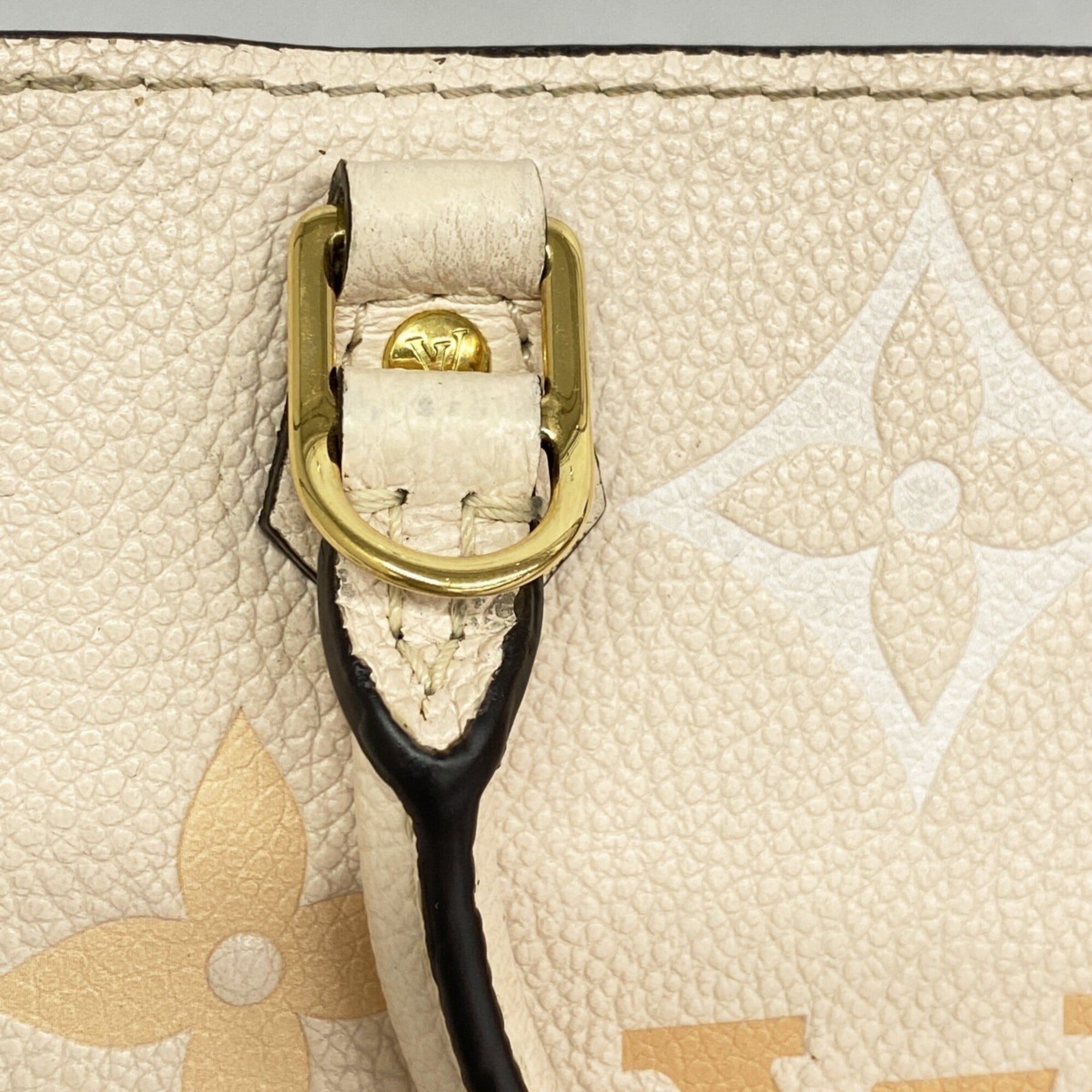 Louis Vuitton Cream Saffron Handbag (Pre-Owned)