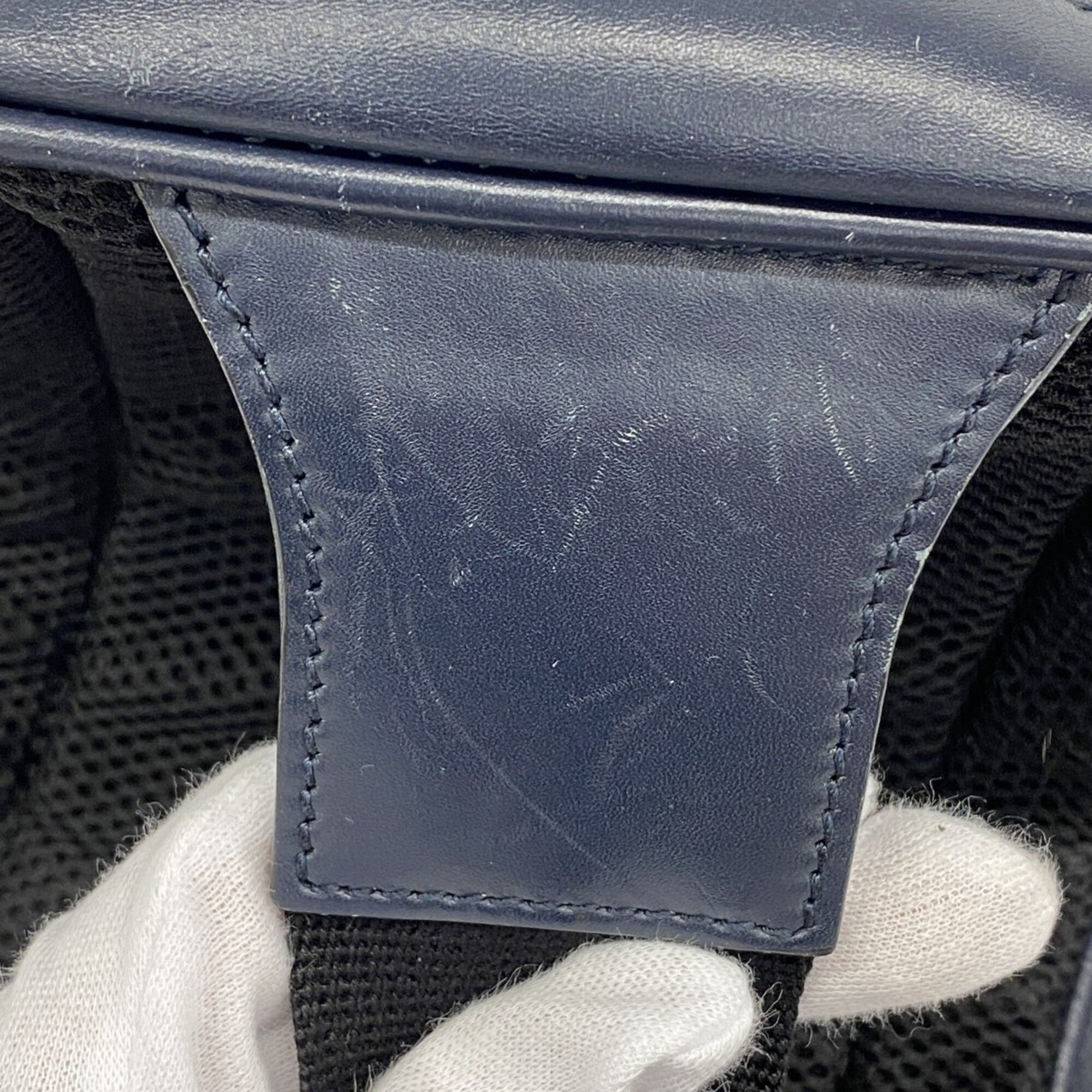 Gucci Navy Leather Sling Bag (Pre-Owned)