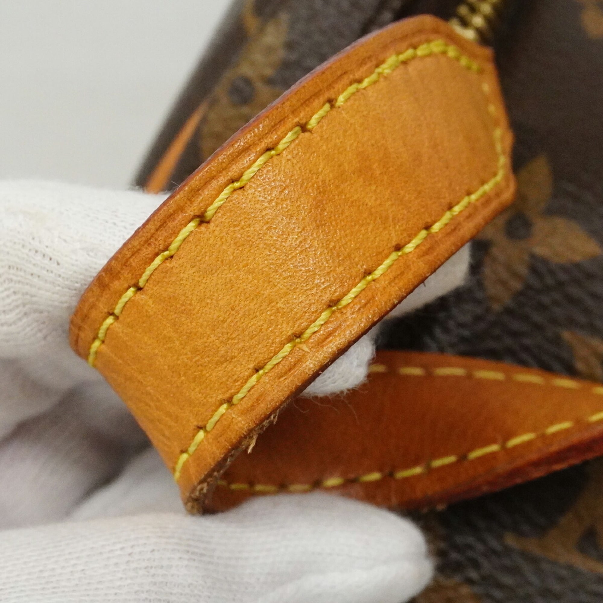 Louis Vuitton Brown Clutch Bag (Pre-Owned)