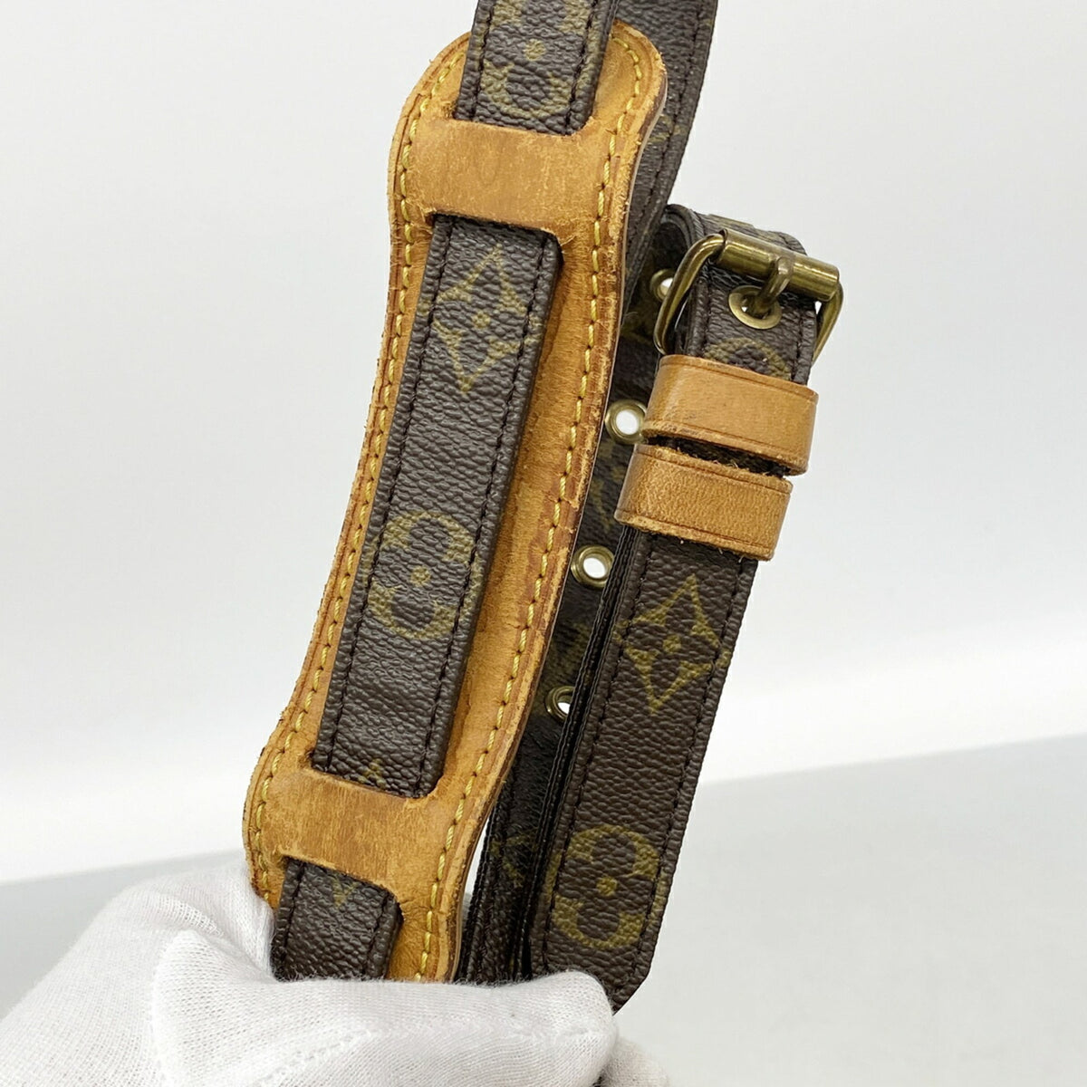 Louis Vuitton Brown Shoulder Bag (Pre-Owned)