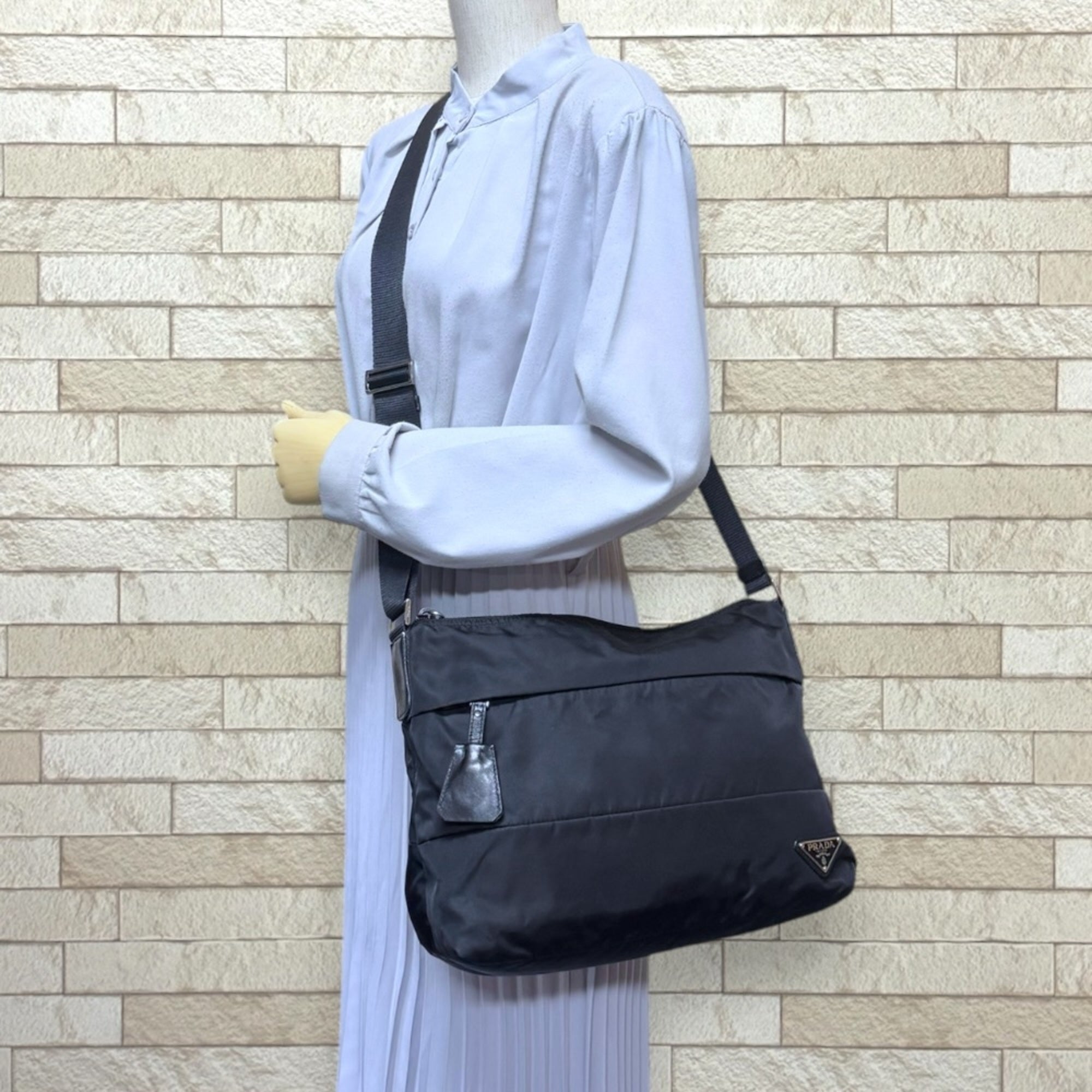 Prada Black Nylon Shoulder Bag (Pre-Owned)
