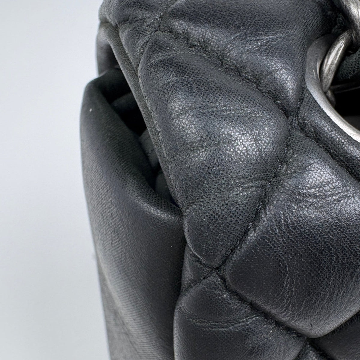 Chanel Black Leather Shoulder Bag (Pre-Owned)