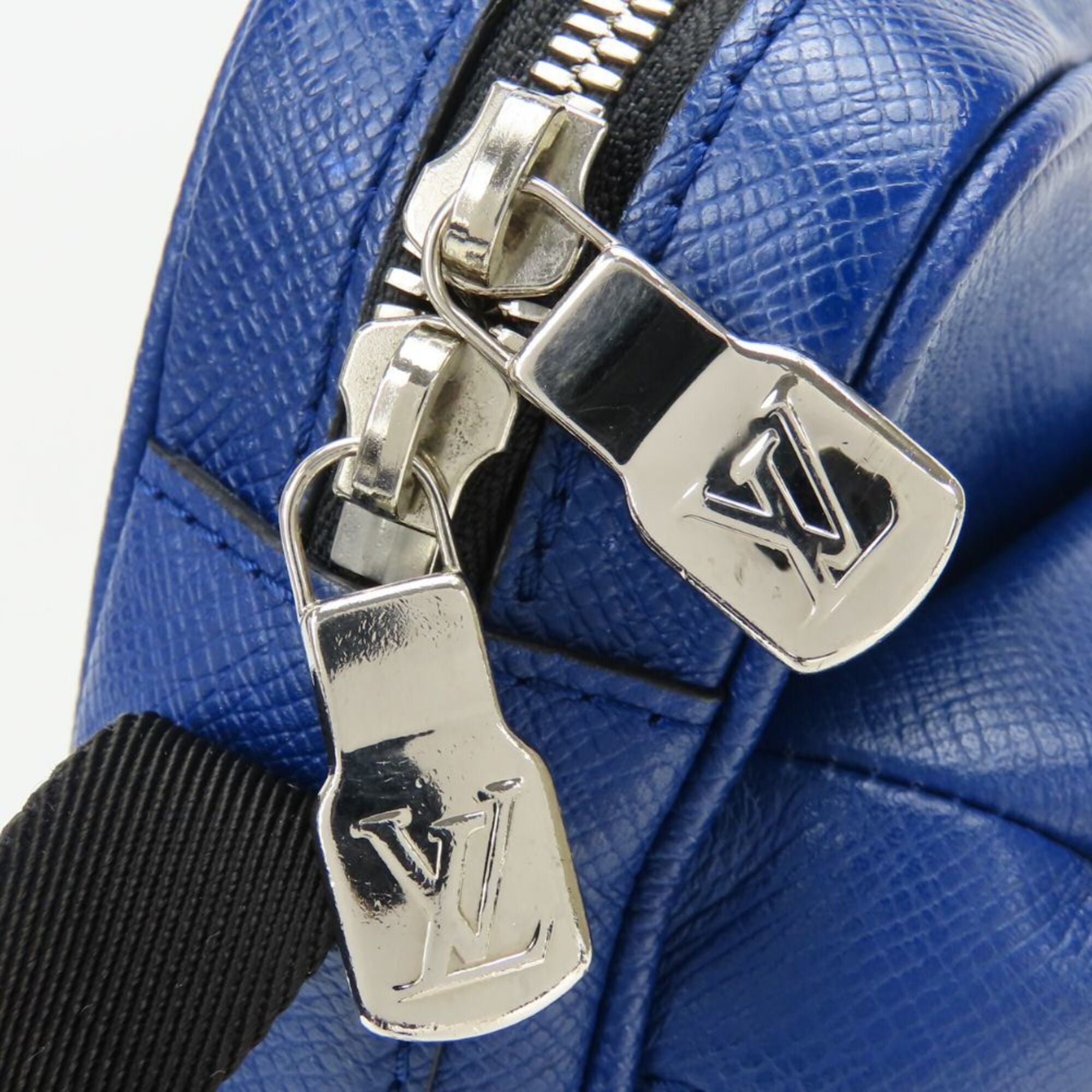 Louis Vuitton Taigarama Cobalt Monogram Taiga Leather Shoulder Bag (Pre-Owned)