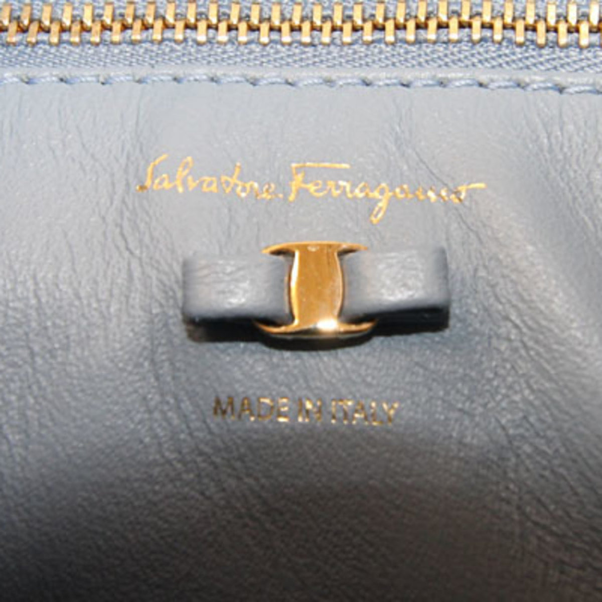 Salvatore Ferragamo Vara Light Blue Leather Shoulder Bag (Pre-Owned)