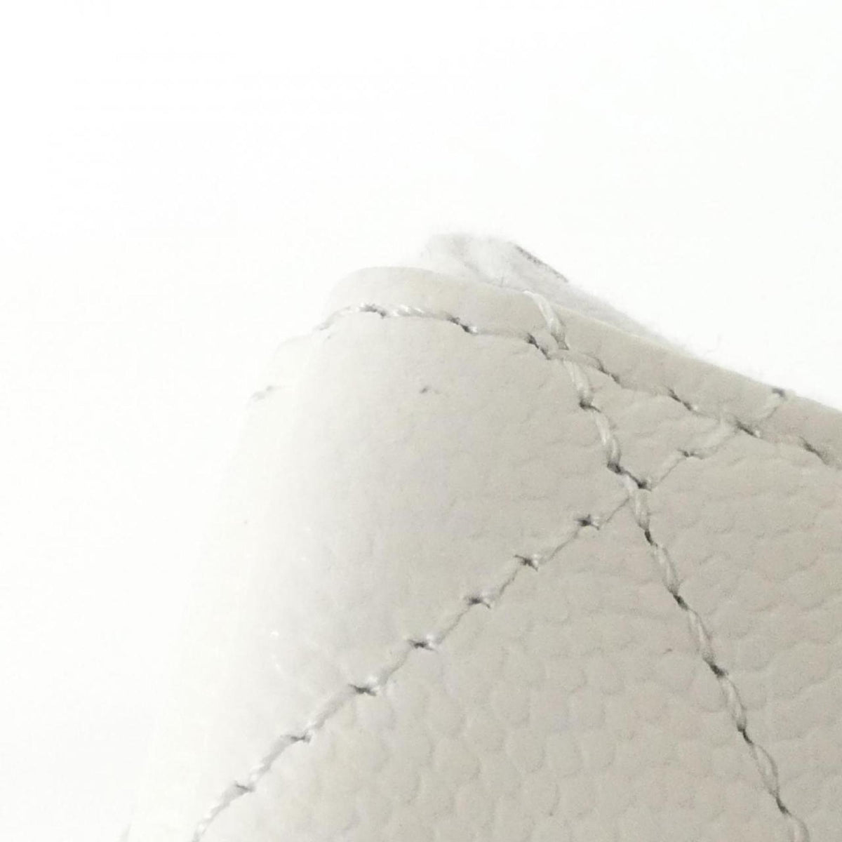 Chanel White Grained Calfskin Pouch (Pre-Owned)
