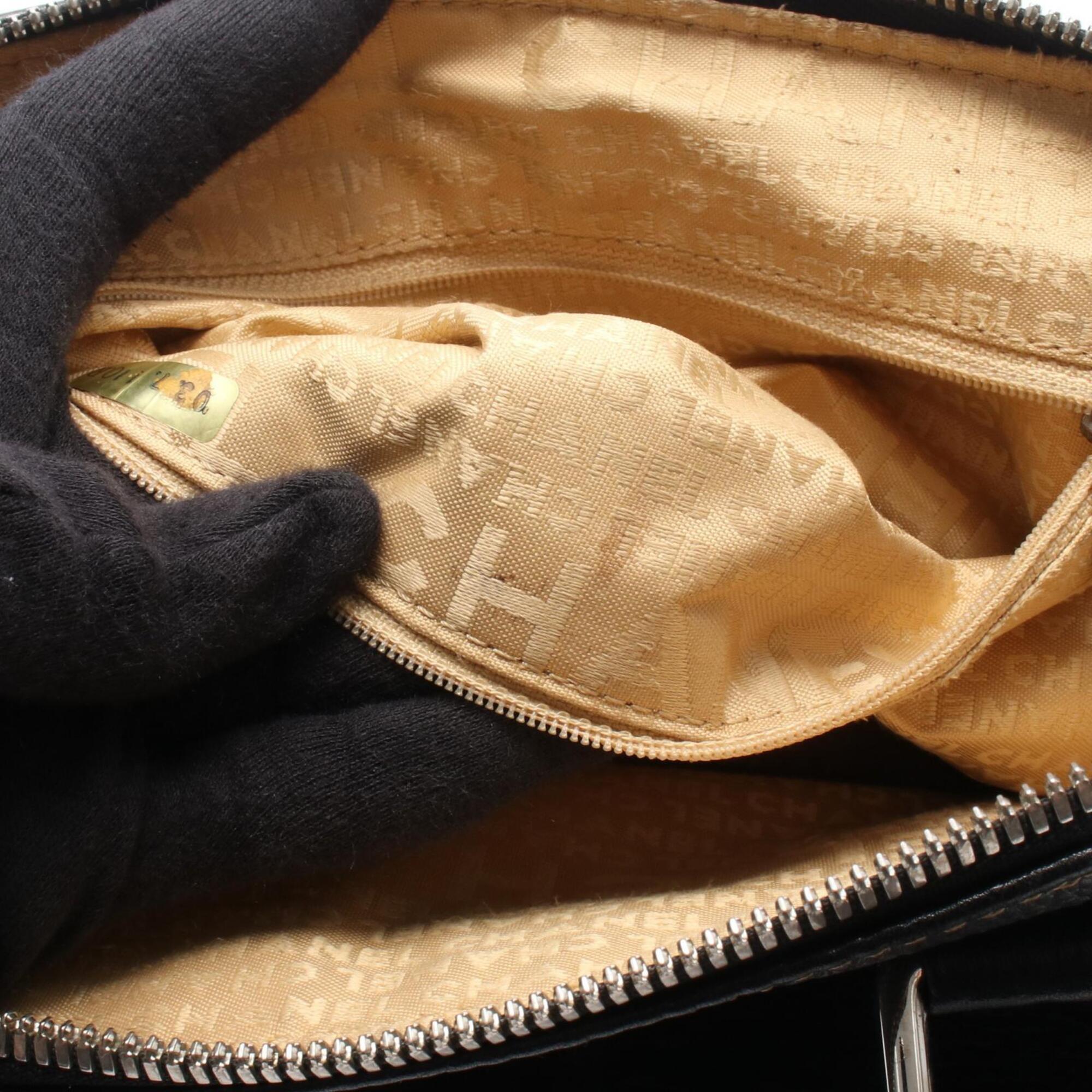 Chanel Black Leather Handbag (Pre-Owned)