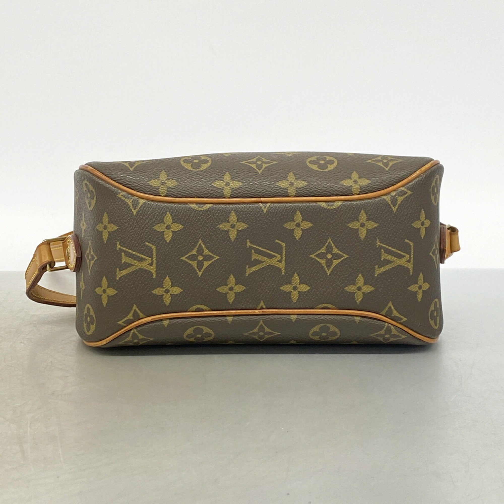 Louis Vuitton Brown Shoulder Bag (Pre-Owned)