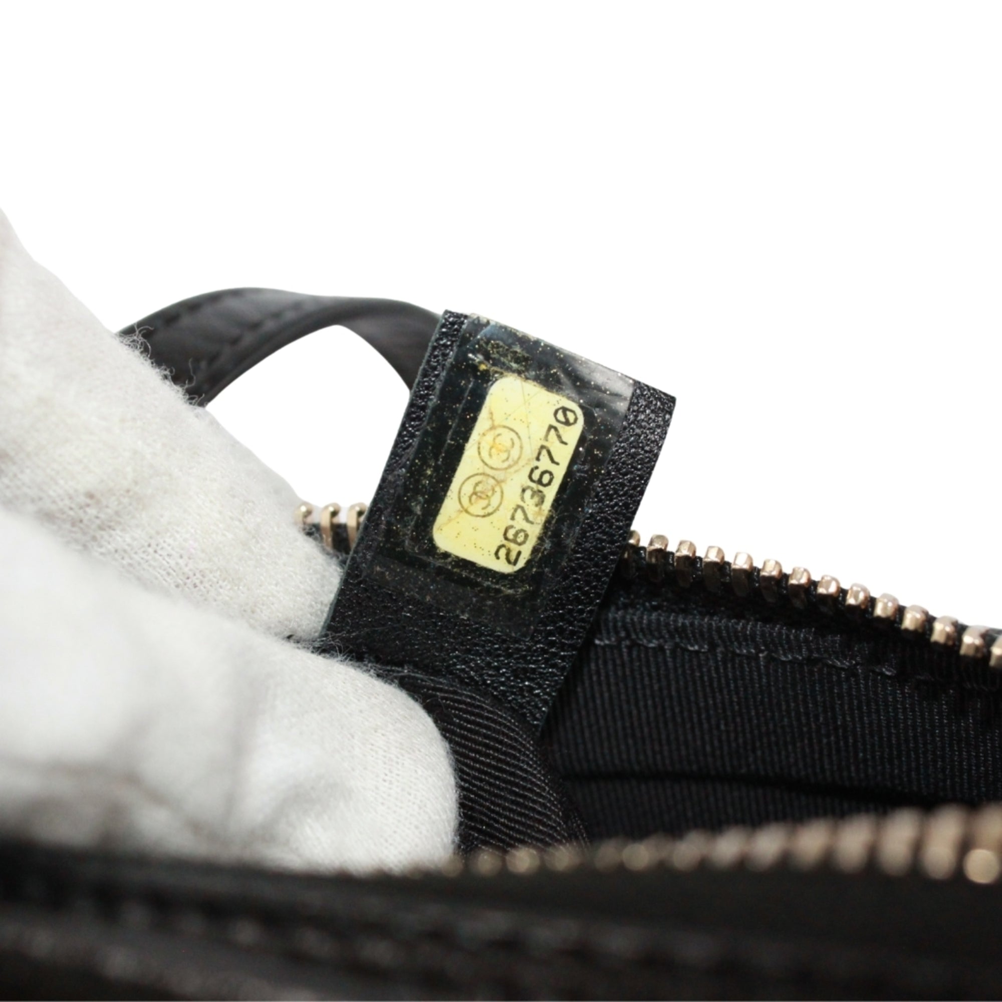 Chanel Black Leather Shoulder Bag (Pre-Owned)