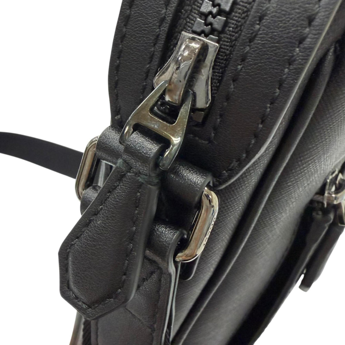 Bally Black Leather Crossbody Bag Shoulder Bag (Pre-Owned)