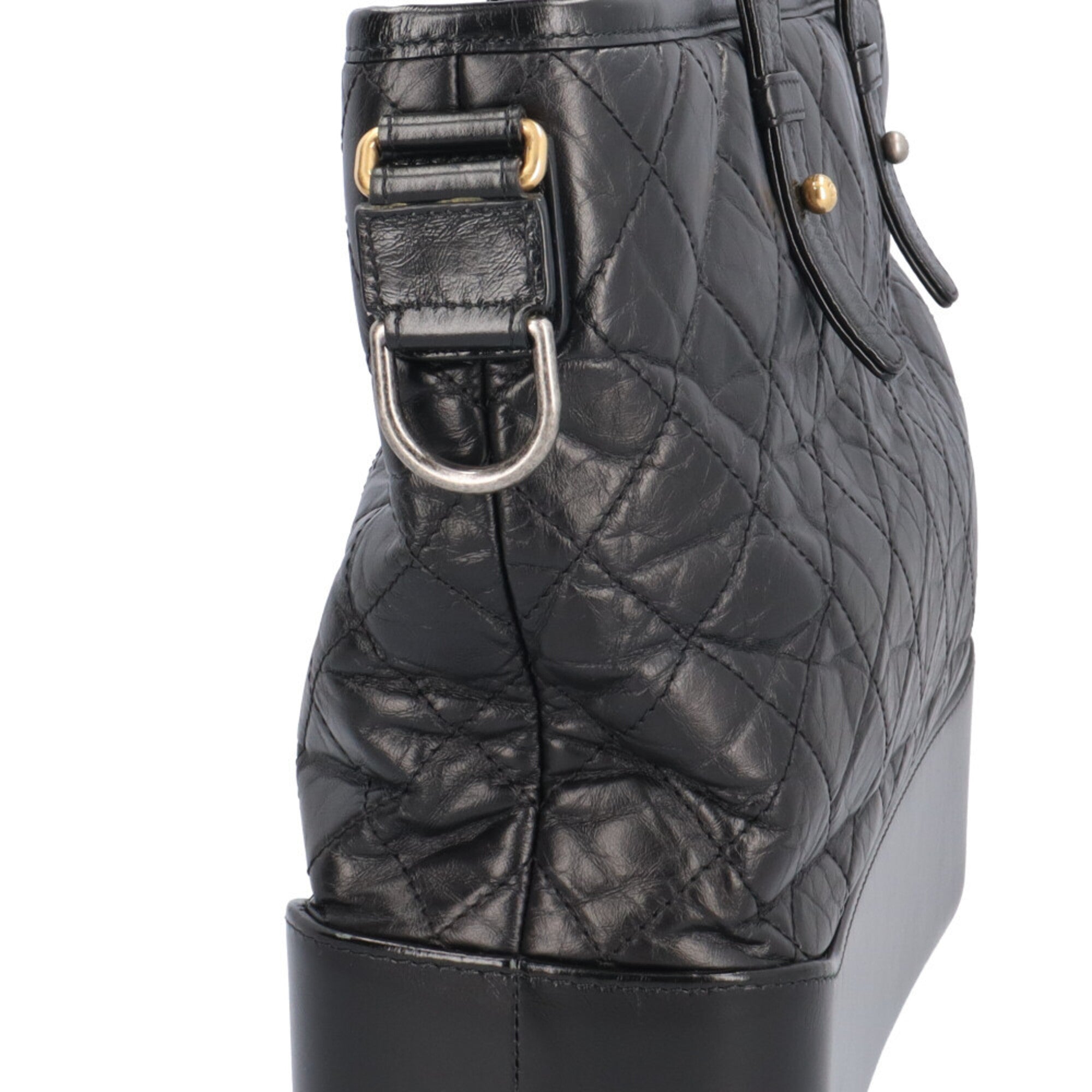Chanel Black Leather Shoulder Bag (Pre-Owned)