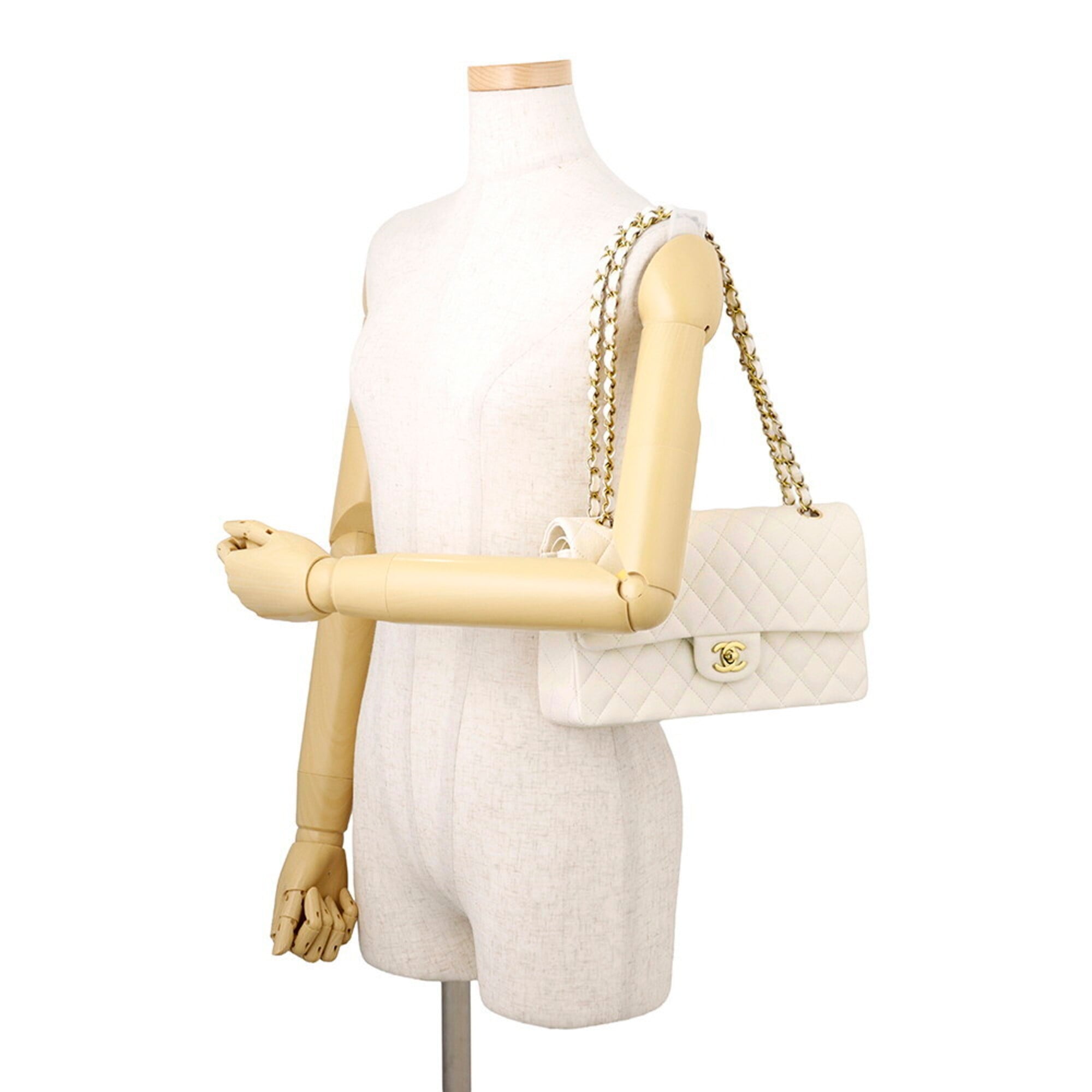 Chanel Matelasse White Grained Calfskin Handbag Shoulder Bag (Pre-Owned)