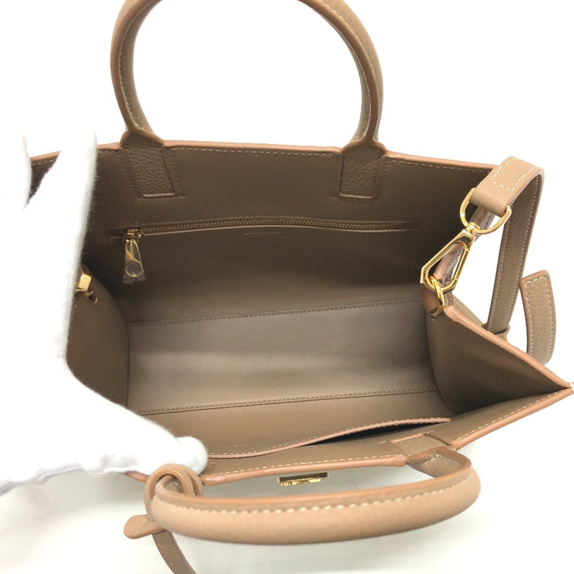 Burberry White Leather Handbag (Pre-Owned)