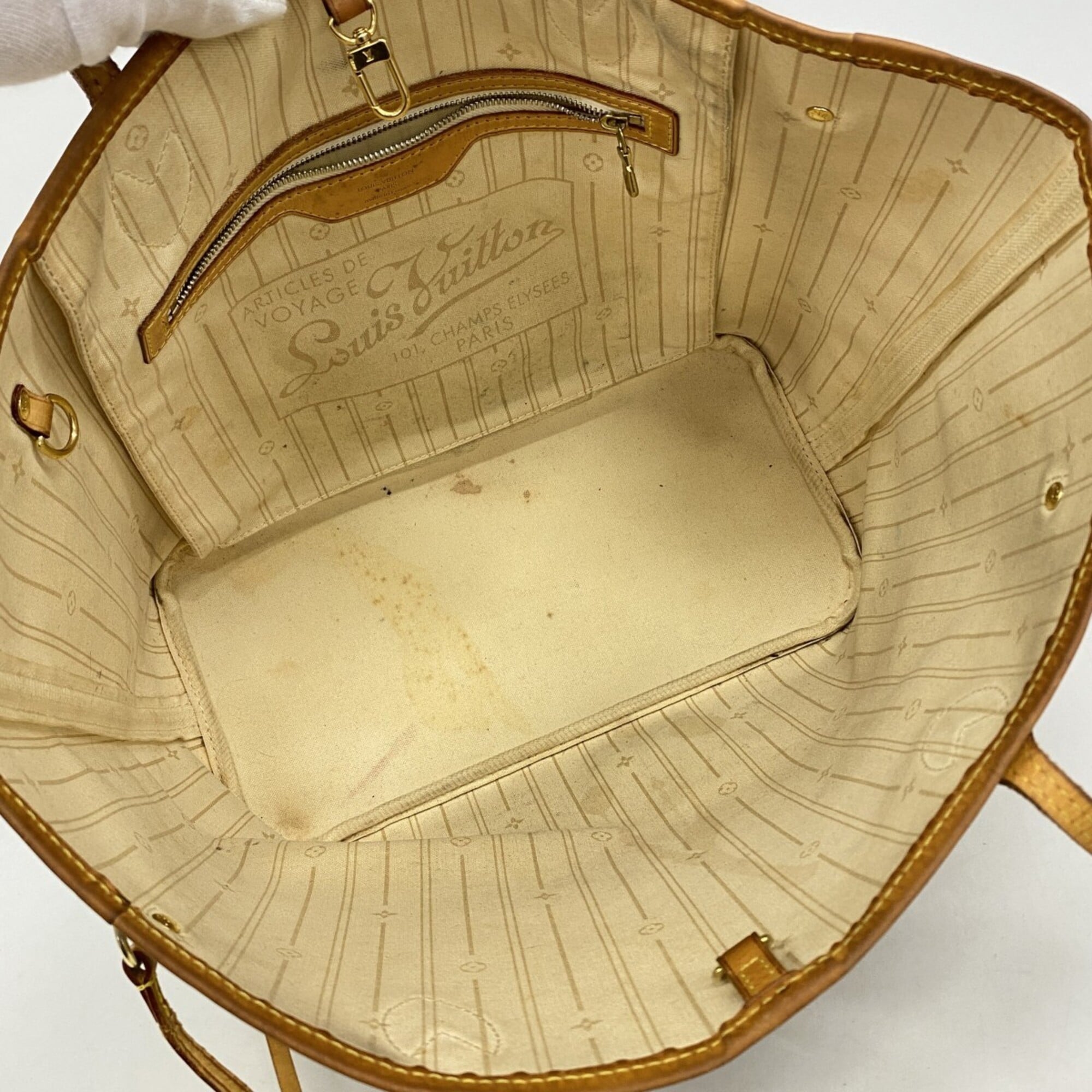 Louis Vuitton White Tote Bag (Pre-Owned)