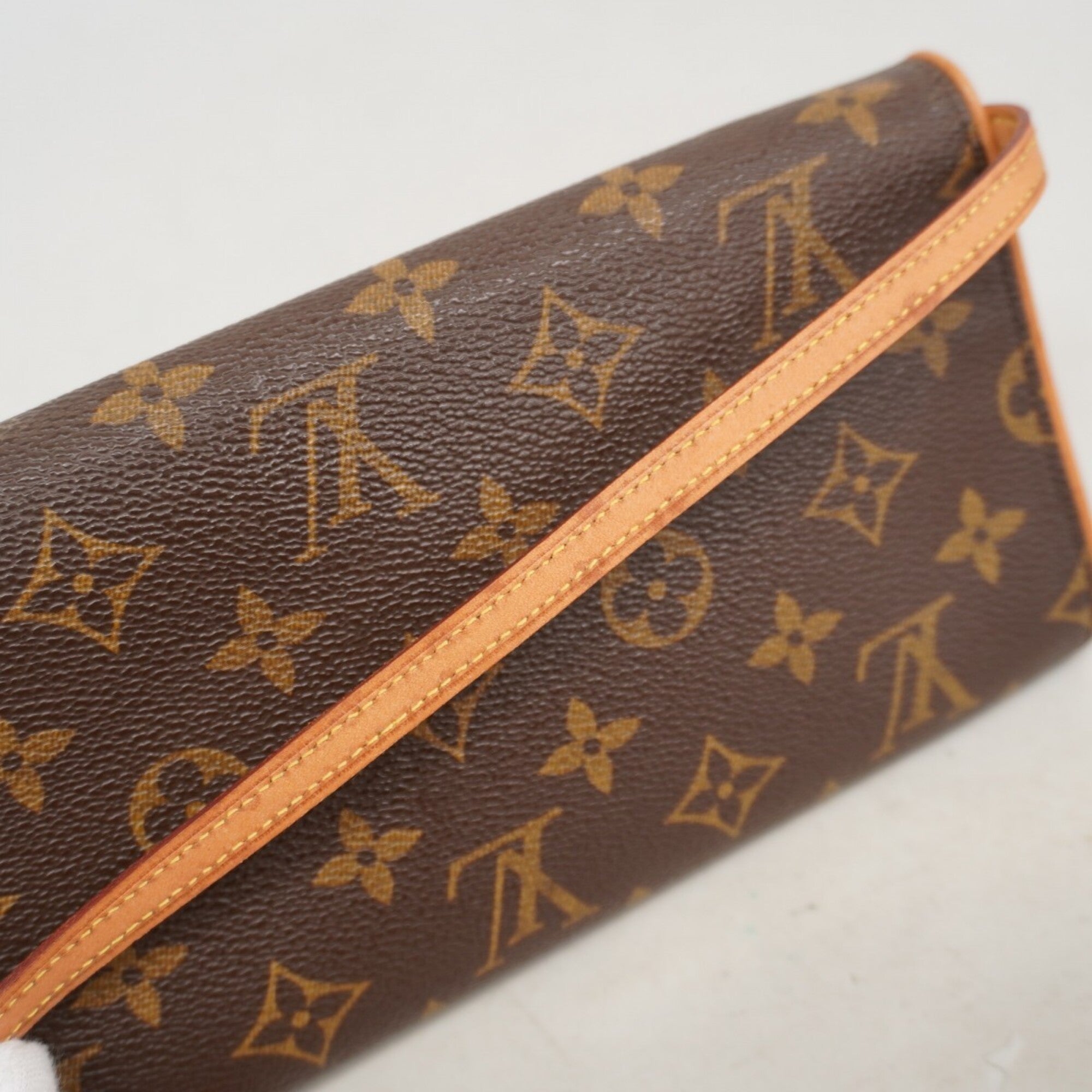 Louis Vuitton Brown Shoulder Bag (Pre-Owned)