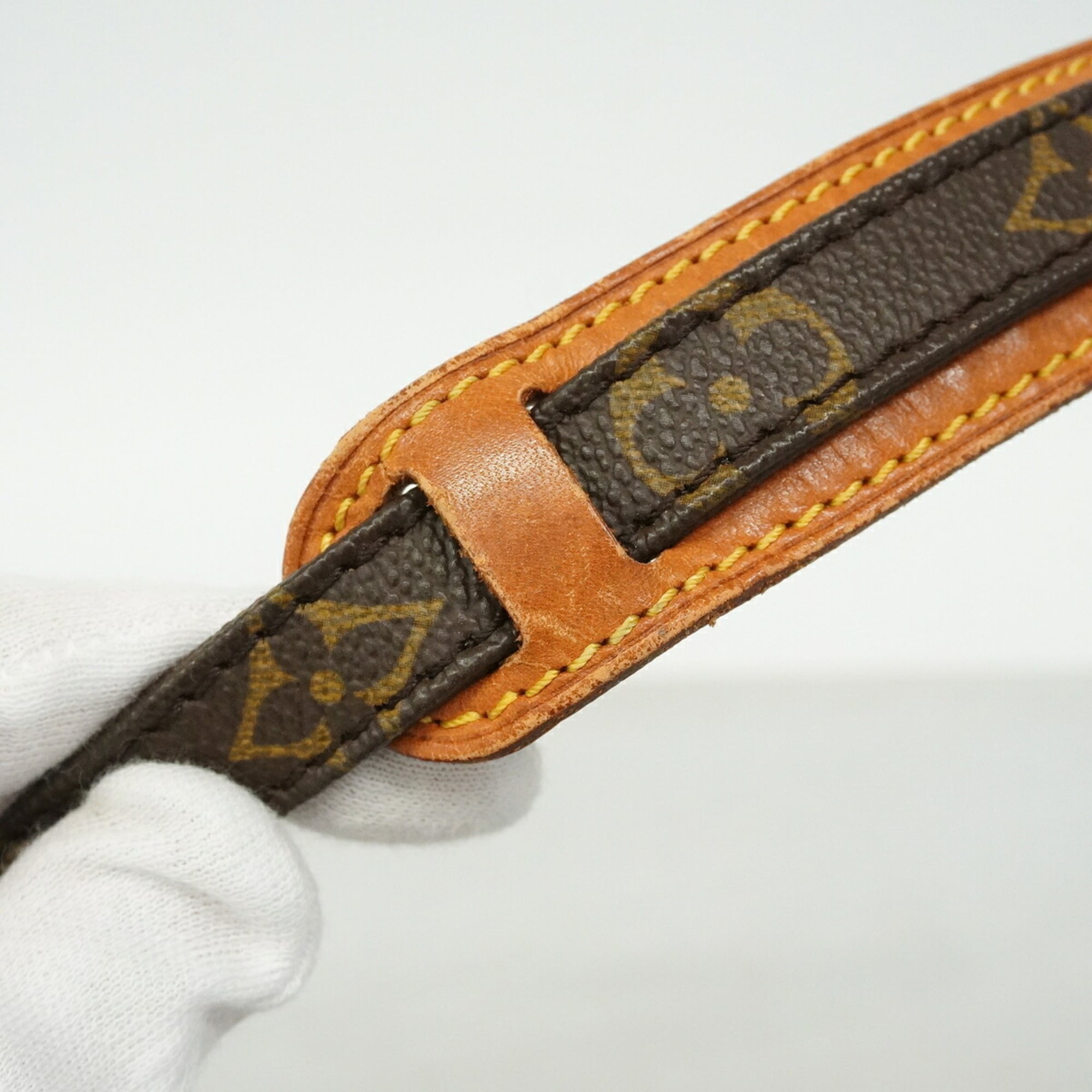 Louis Vuitton Brown Shoulder Bag (Pre-Owned)