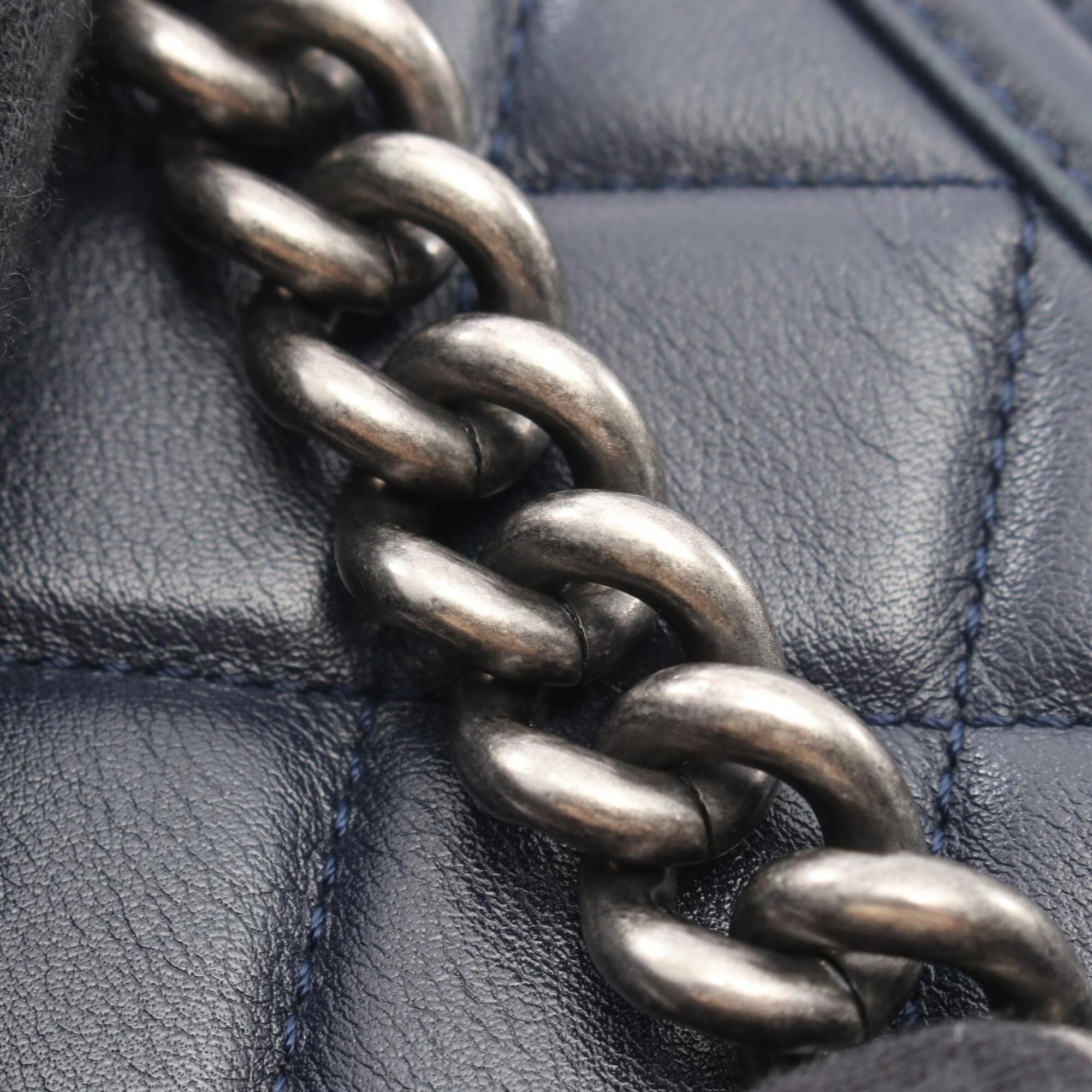 Chanel Boy Chanel Navy Leather Handbag Shoulder Bag (Pre-Owned)