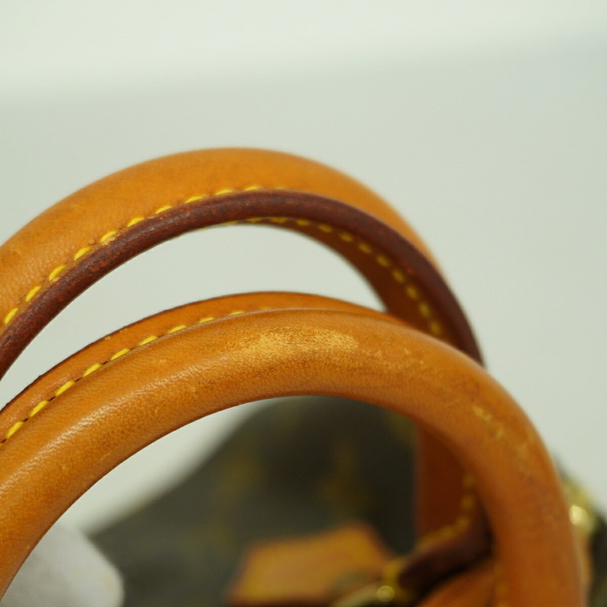 Louis Vuitton Brown Handbag (Pre-Owned)