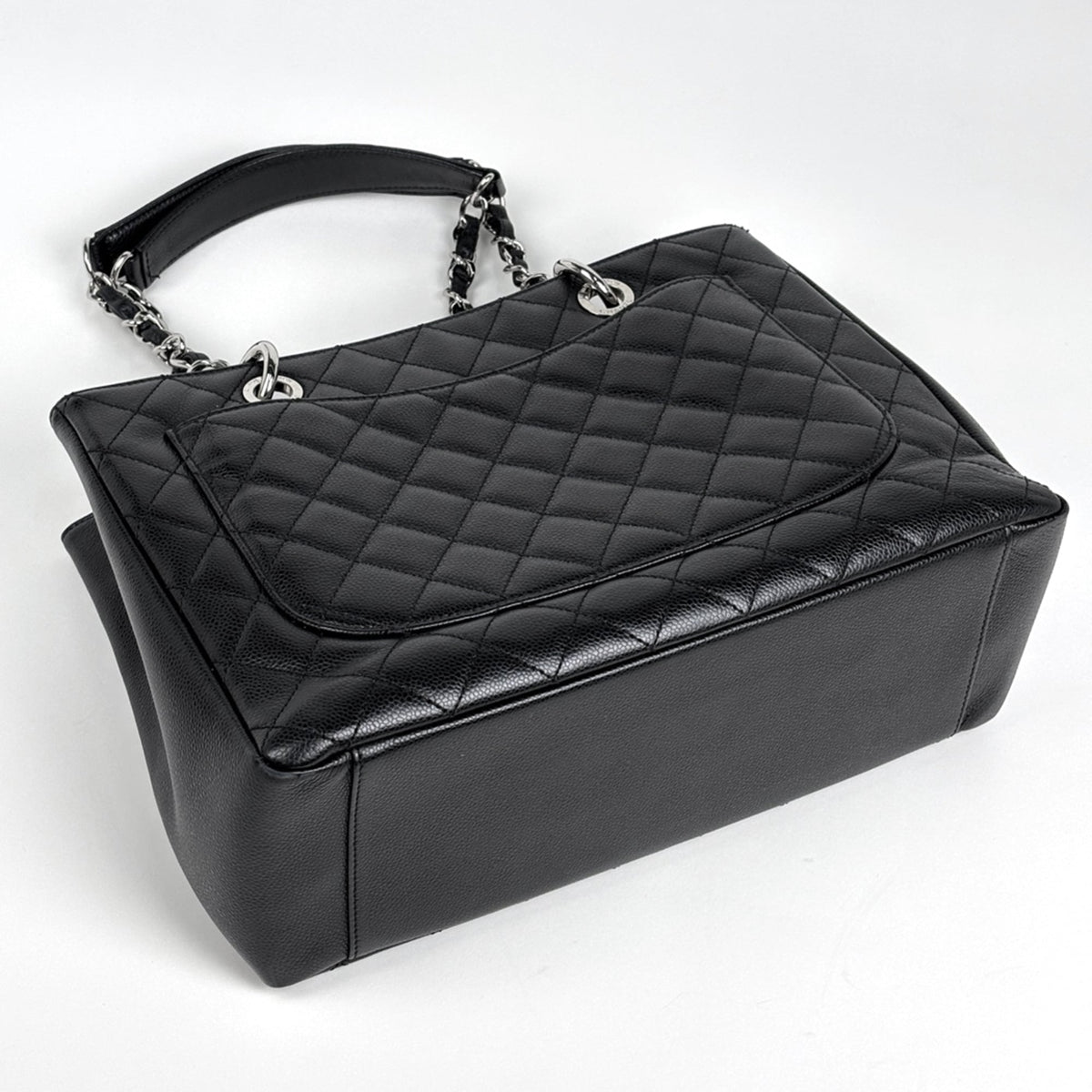 Chanel Matelasse Black Grained Calfskin Tote Bag (Pre-Owned)