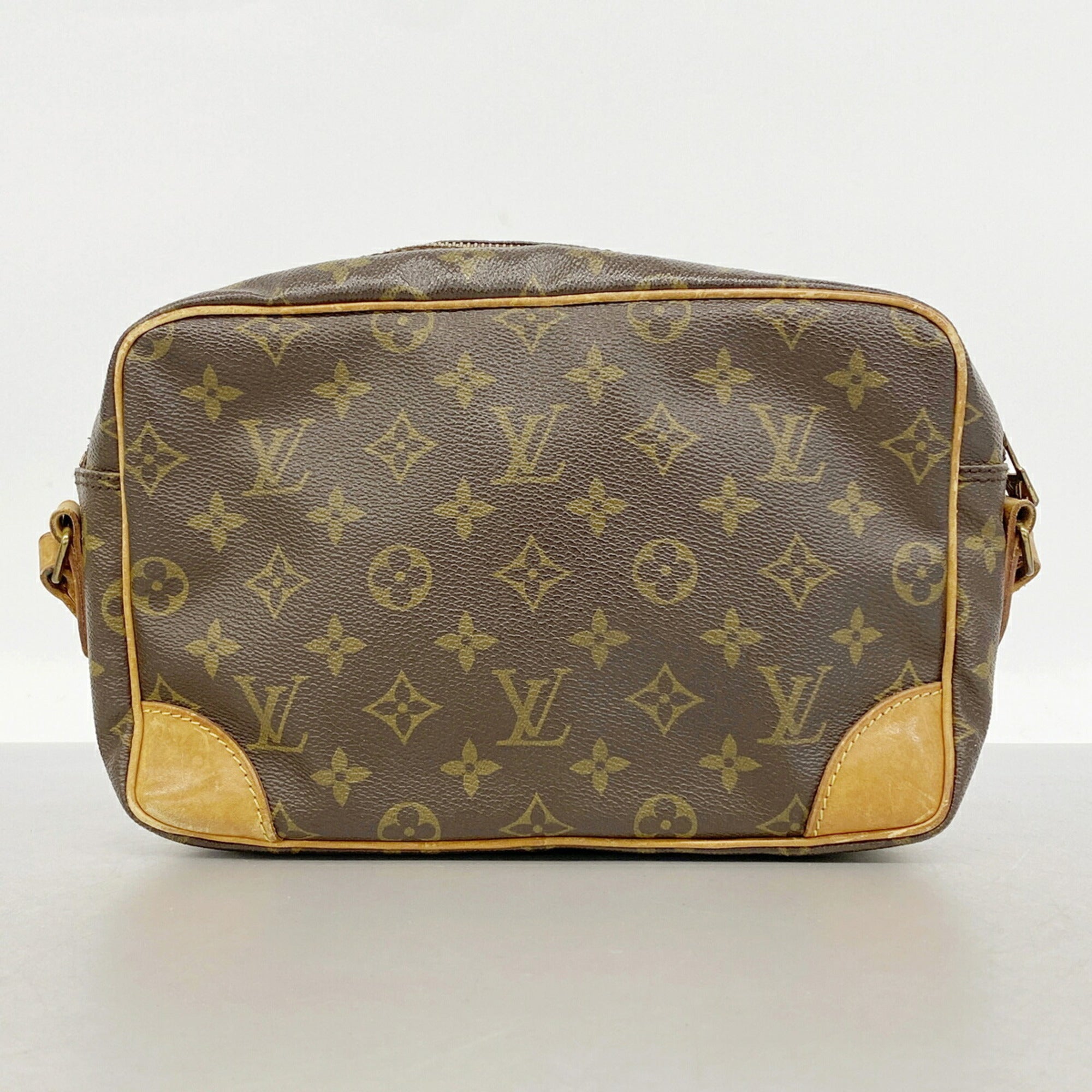 Louis Vuitton Brown Shoulder Bag (Pre-Owned)