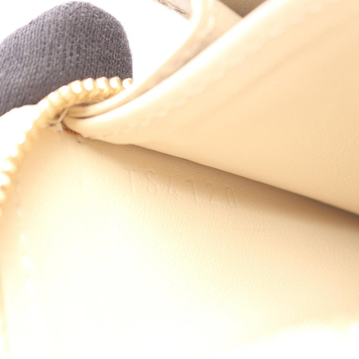 Louis Vuitton Beige Blanc Corail Green Pink Vernis Leather Coin Purse/Coin Case (Pre-Owned)