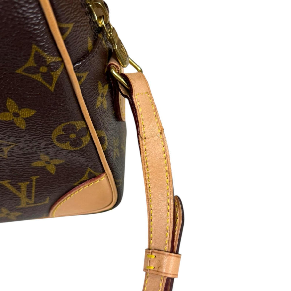 Louis Vuitton Brown Monogram Shoulder Bag (Pre-Owned)