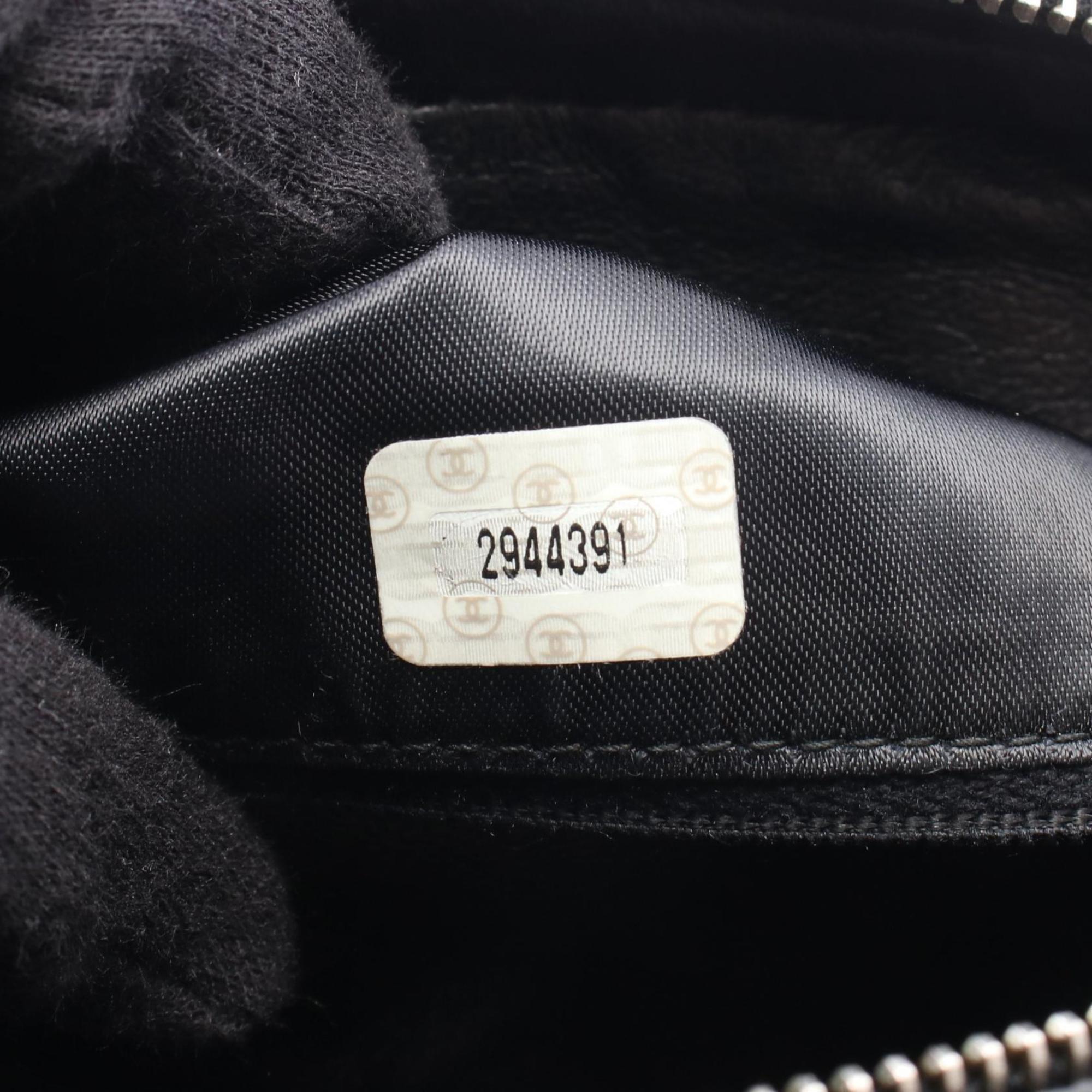 Chanel Black Leather Shoulder Bag (Pre-Owned)