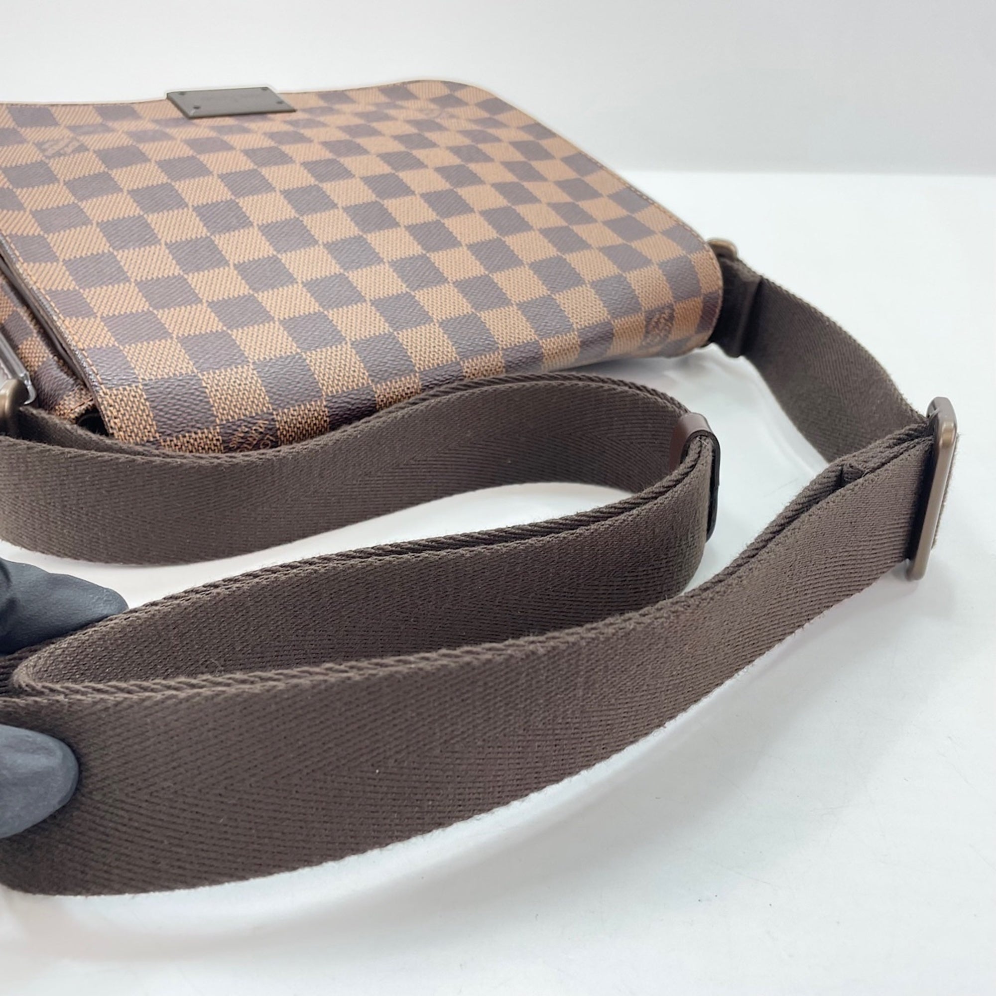 Louis Vuitton Brown Shoulder Bag (Pre-Owned)