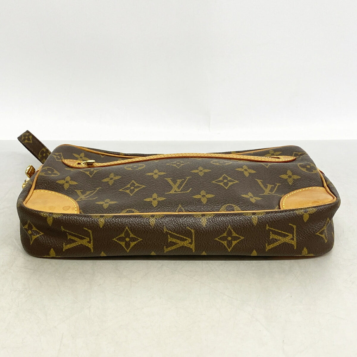 Louis Vuitton Brown Clutch Bag (Pre-Owned)