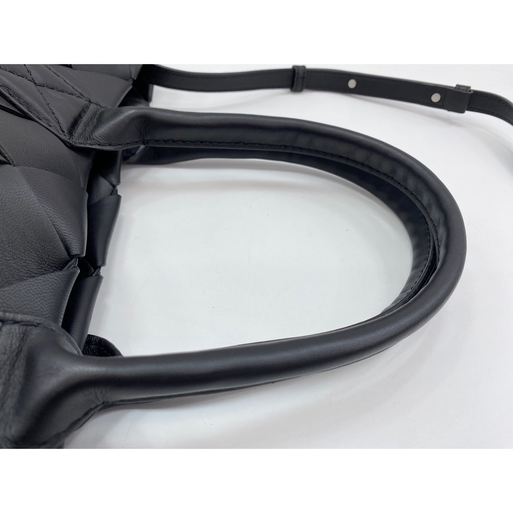 Bottega Veneta Black Shoulder Bag (Pre-Owned)