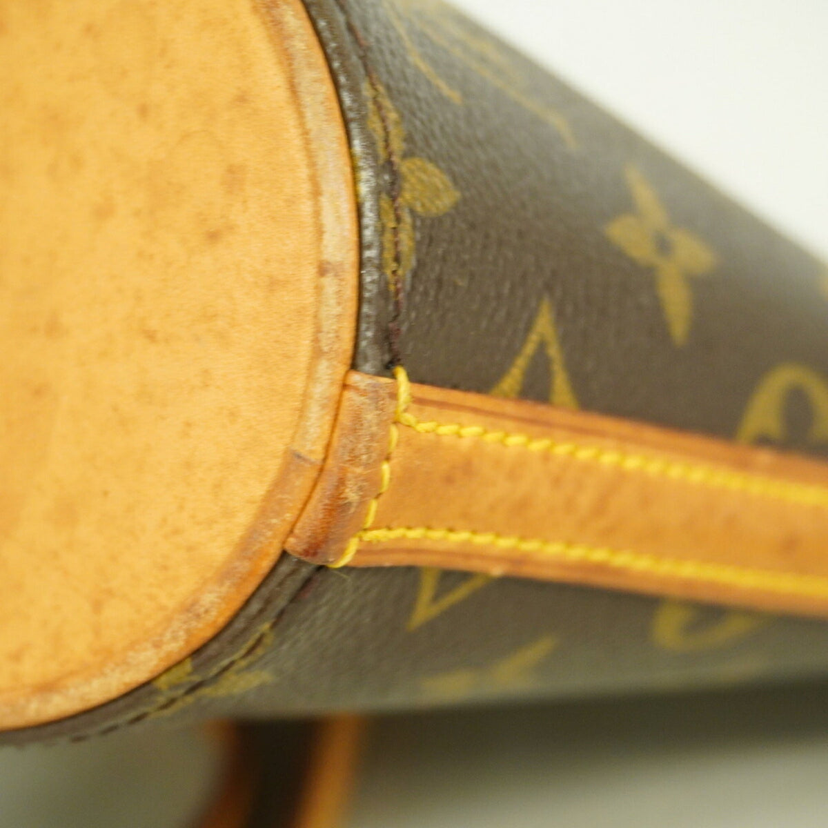 Louis Vuitton Brown Shoulder Bag (Pre-Owned)
