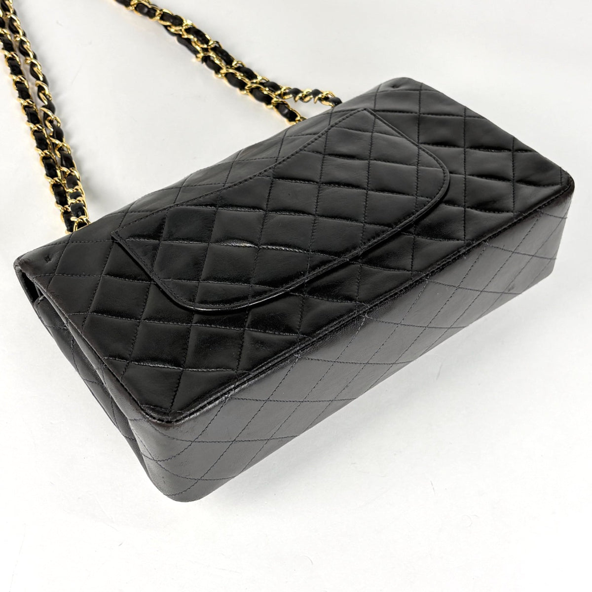 Chanel Matelasse Black Leather Shoulder Bag (Pre-Owned)