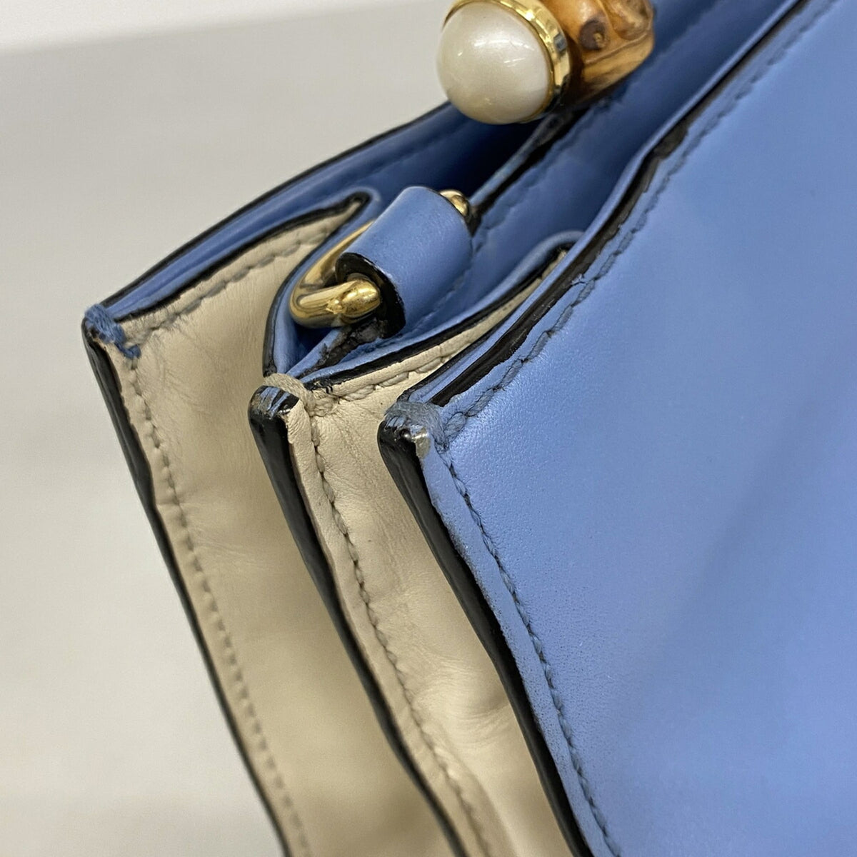 Gucci Sky Blue Leather Handbag (Pre-Owned)