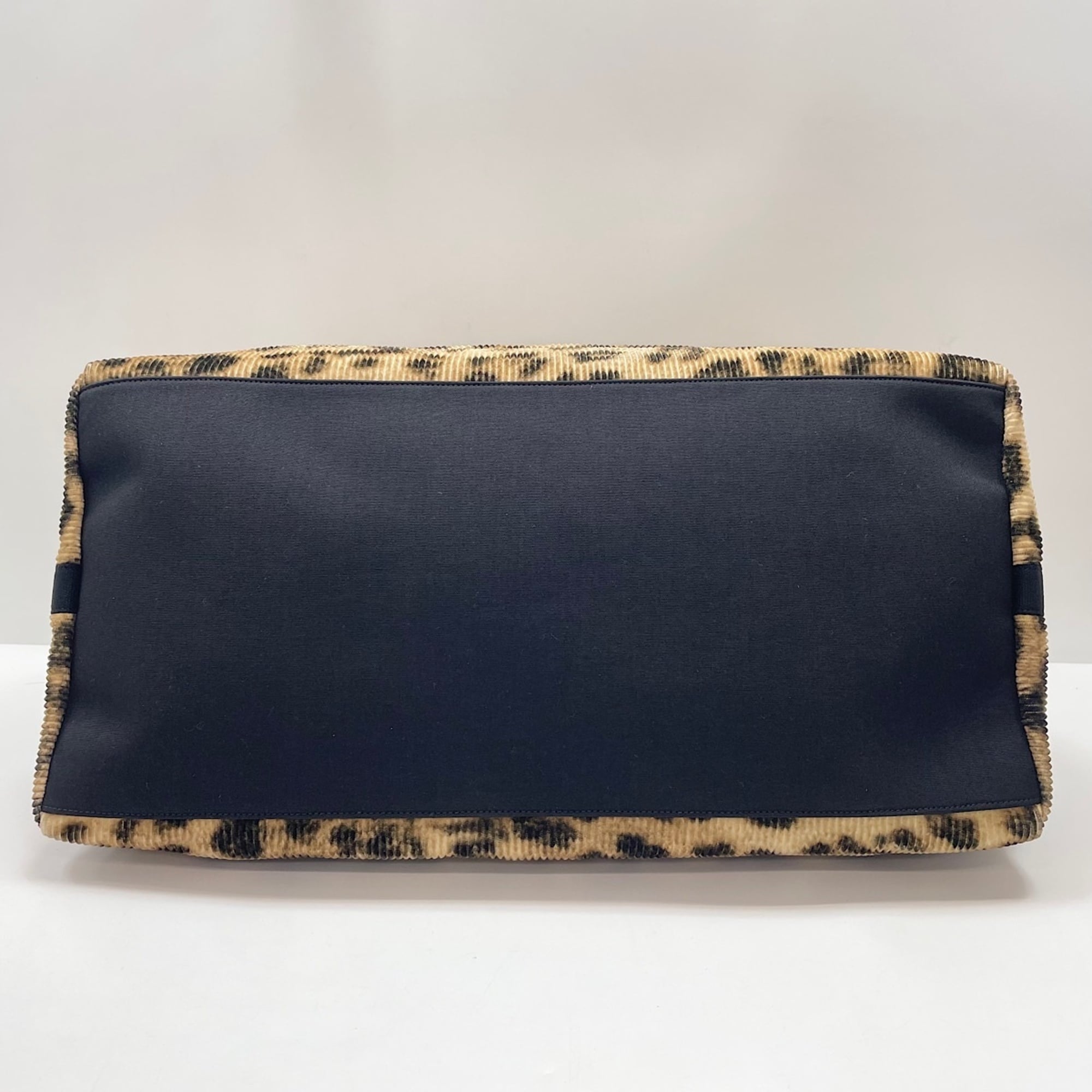 Yves Saint Laurent Beige Messenger Bag Shoulder Bag (Pre-Owned)