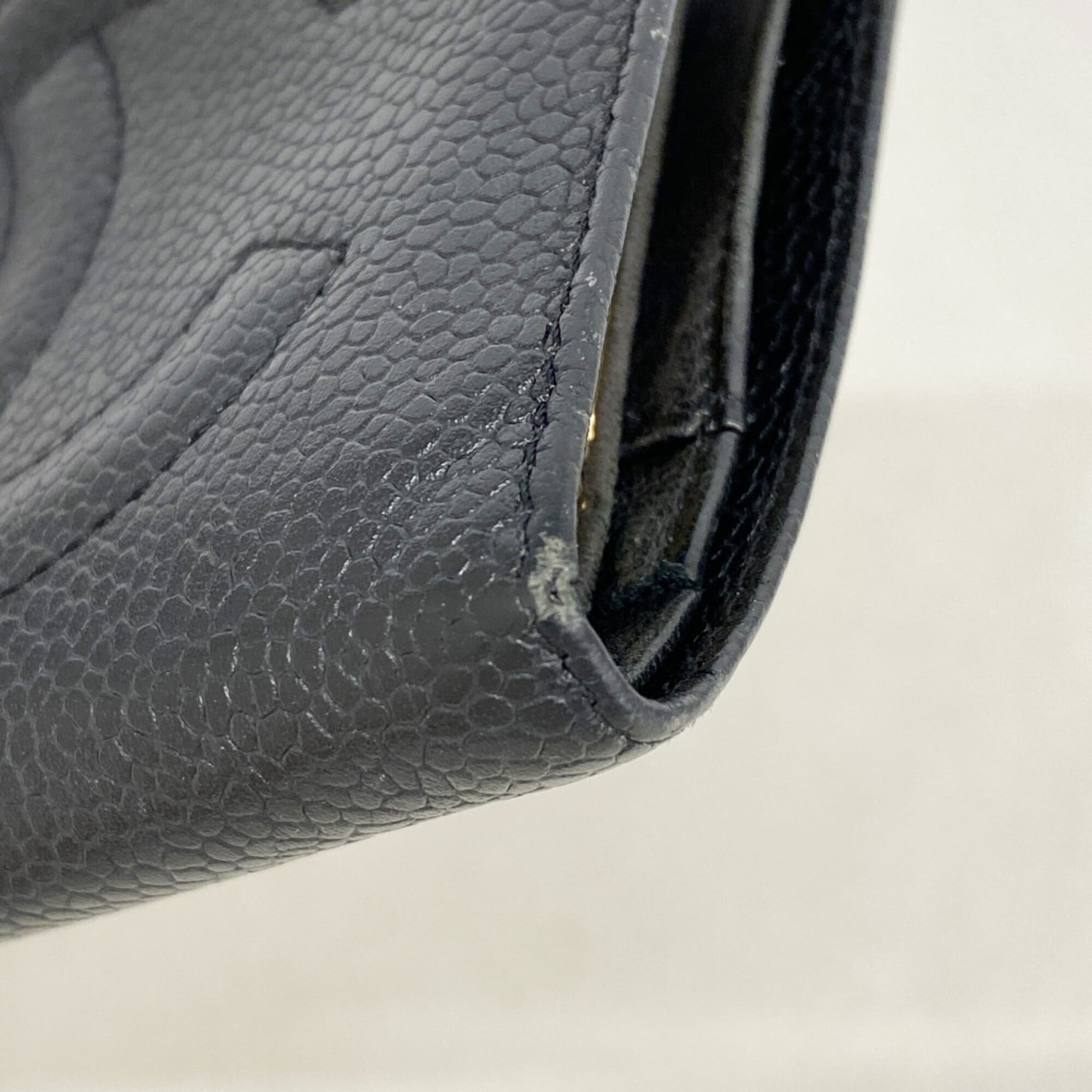 Chanel Black Grained Calfskin Wallet (Bi-Fold) (Pre-Owned)