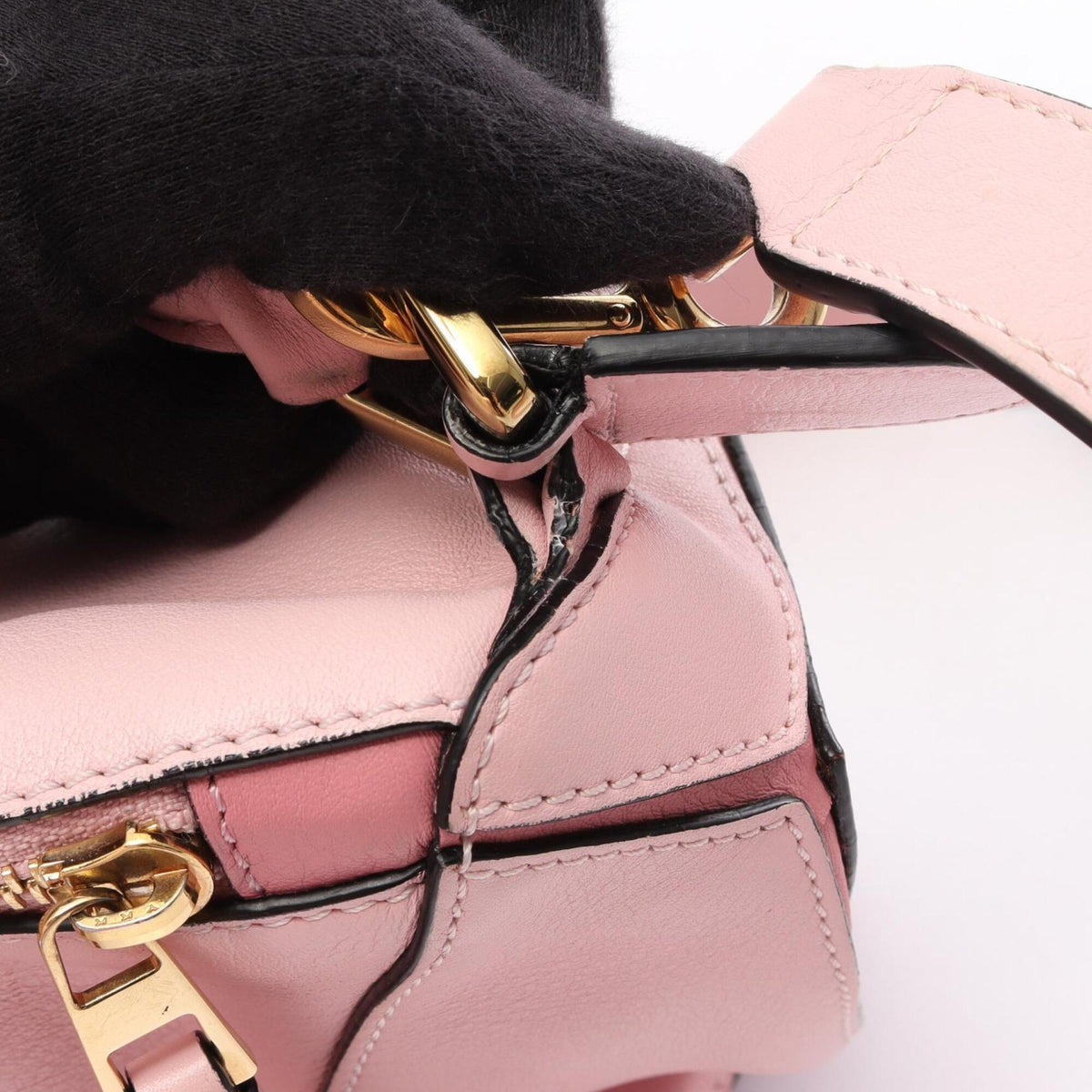 Loewe Pink Leather Handbag (Pre-Owned)