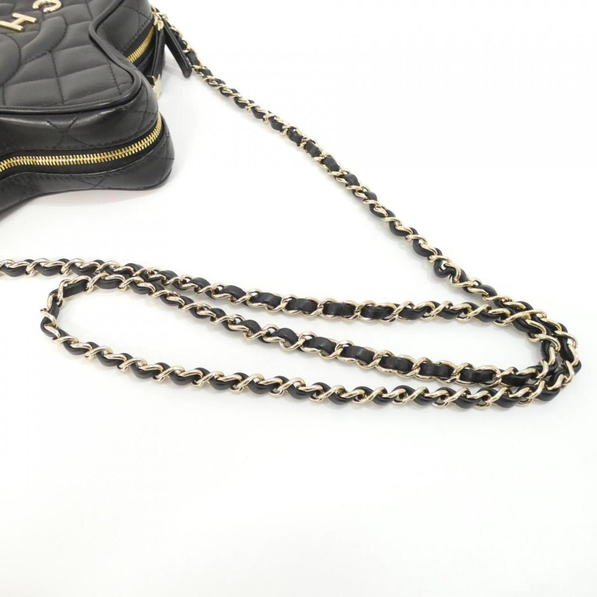Chanel Black Leather Shoulder Bag (Pre-Owned)