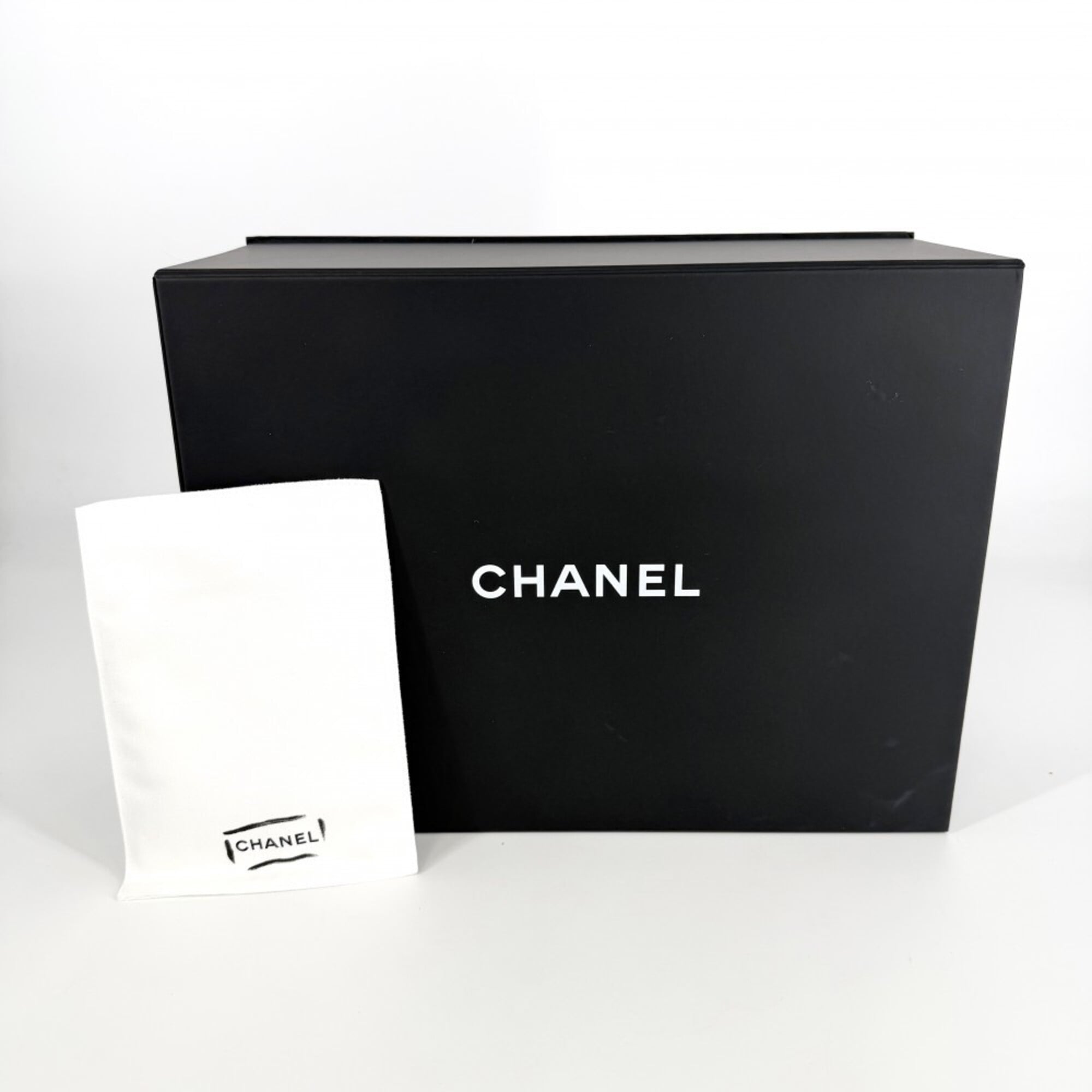 Chanel Matelasse Black Grained Calfskin Handbag Shoulder Bag (Pre-Owned)