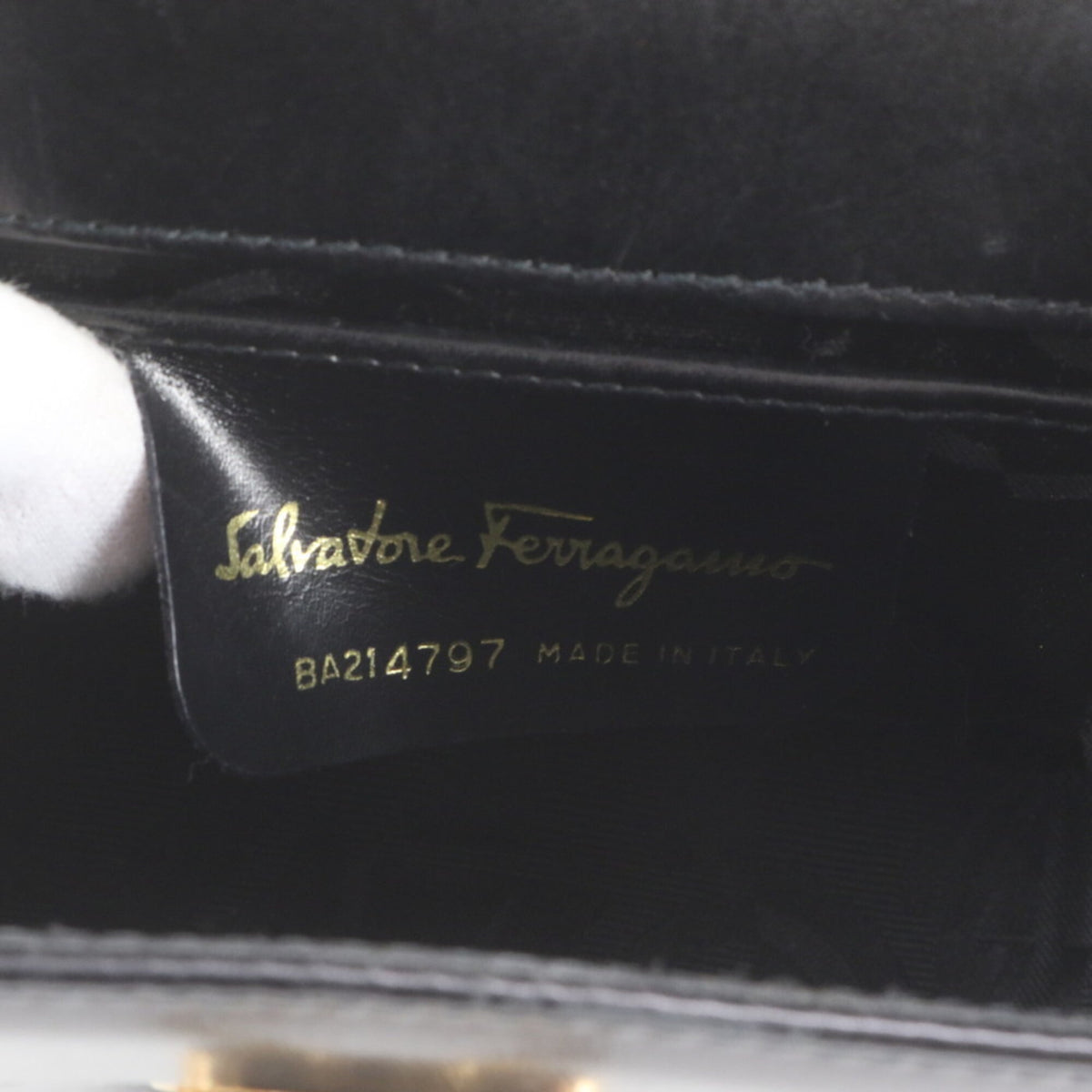Salvatore Ferragamo Black Leather Crossbody Bag Shoulder Bag (Pre-Owned)