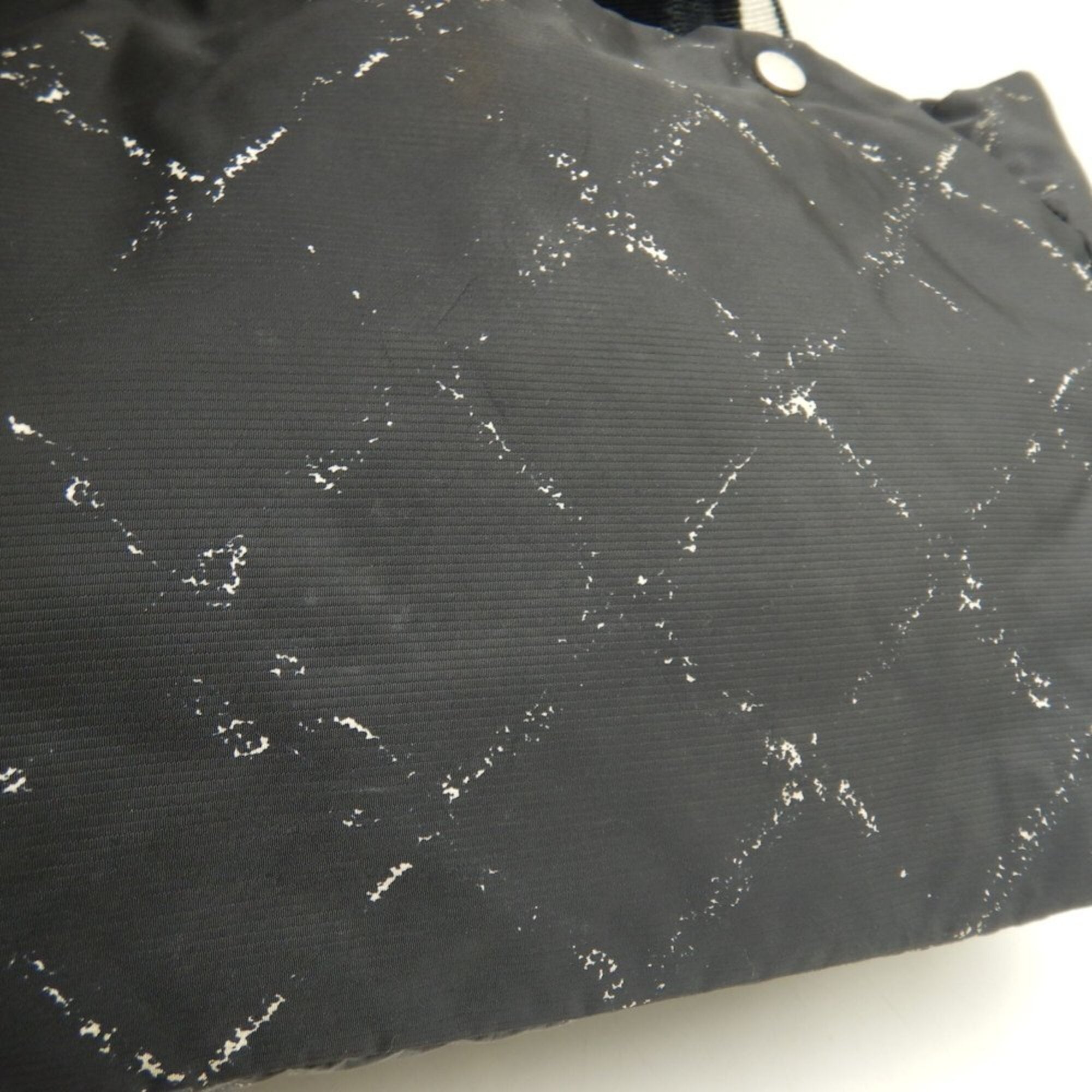 Chanel Black White Nylon Tote Bag (Pre-Owned)