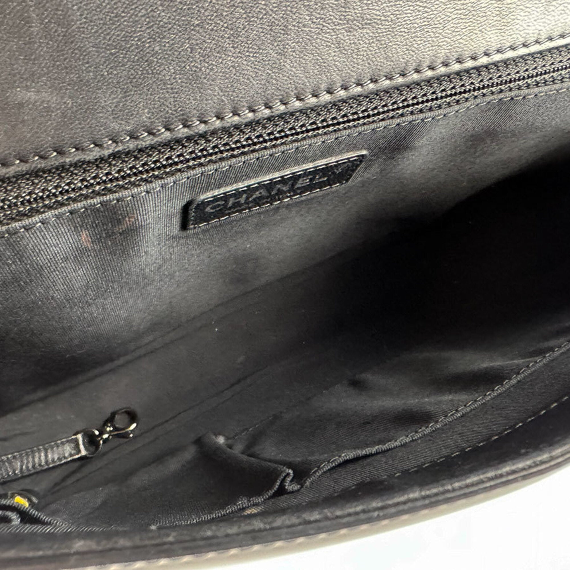 Chanel Black Patent Leather Shoulder Bag (Pre-Owned)
