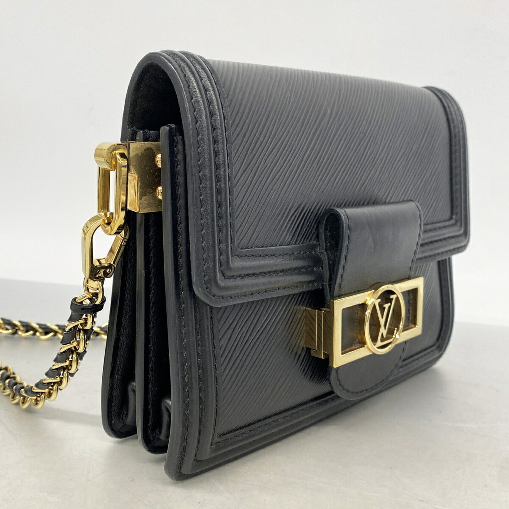 Louis Vuitton Noir Shoulder Bag (Pre-Owned)