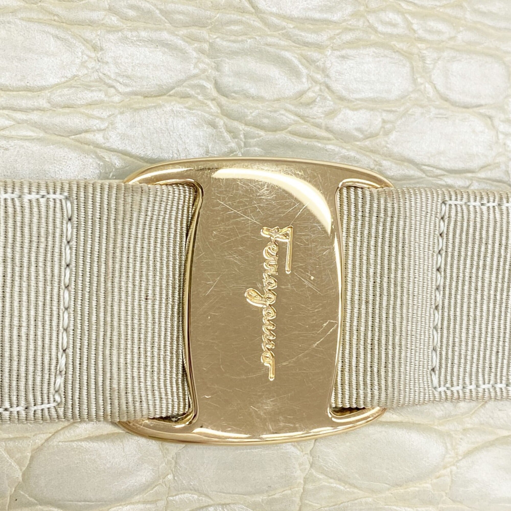 Salvatore Ferragamo Light Green Leather Handbag (Pre-Owned)