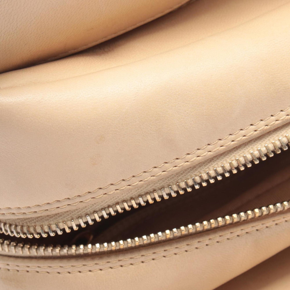 Chanel Beige Leather Handbag Shoulder Bag (Pre-Owned)