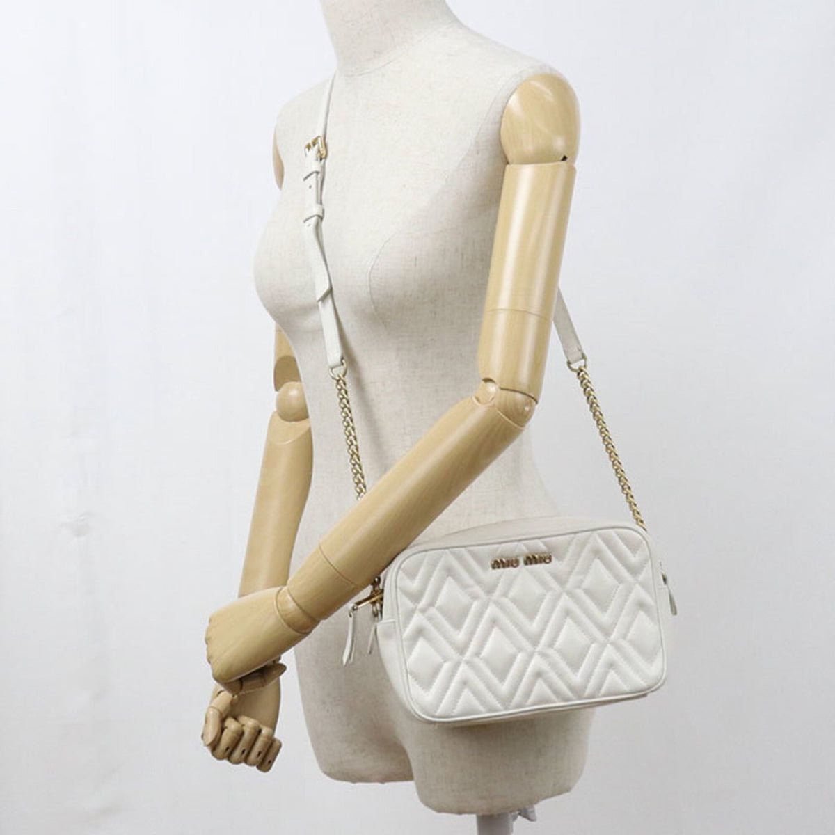 Miu Miu White Leather Shoulder Bag (Pre-Owned)