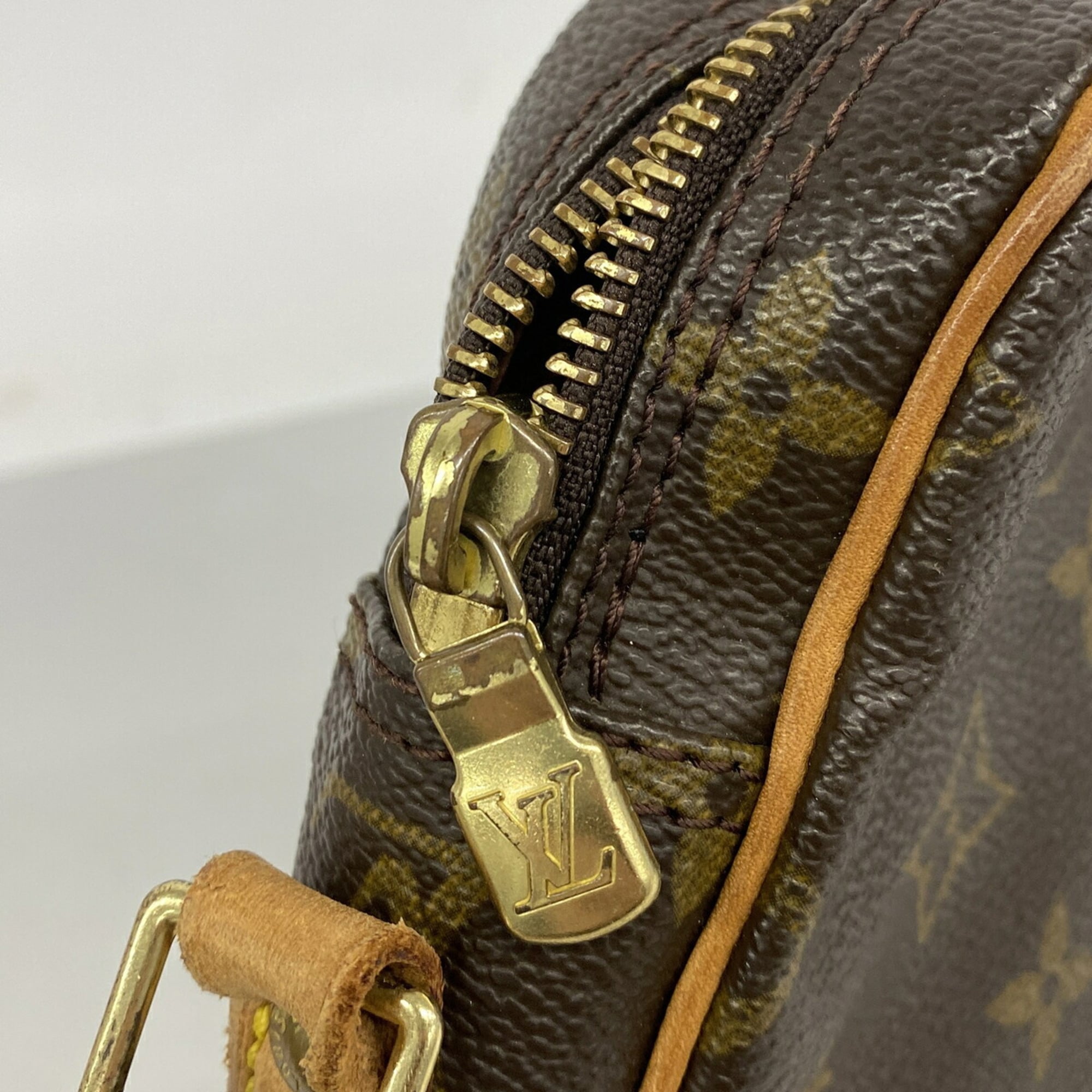 Louis Vuitton Brown Shoulder Bag (Pre-Owned)