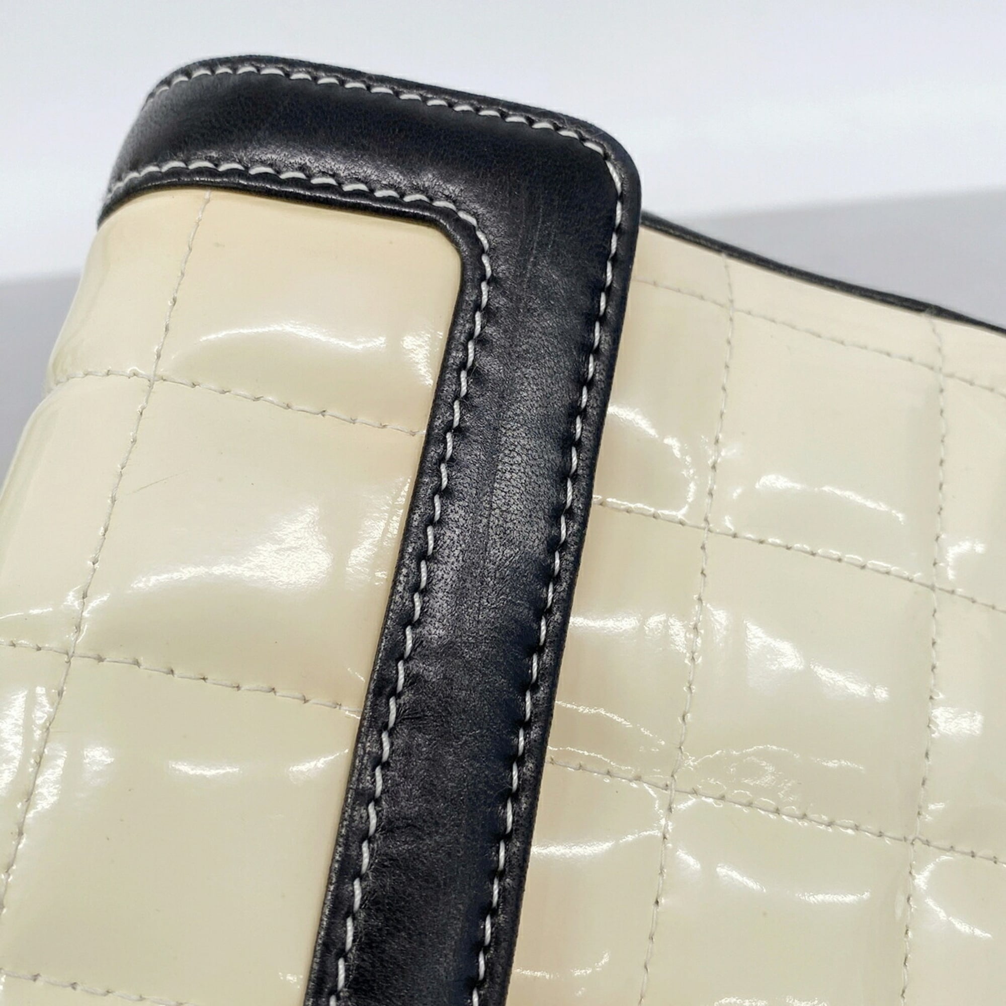 Chanel Black White Patent Leather Shoulder Bag (Pre-Owned)