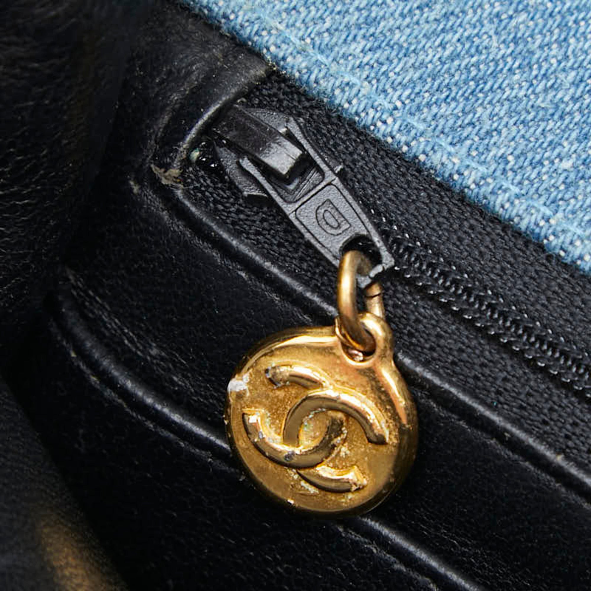 Chanel Blue Denim Shoulder Bag (Pre-Owned)